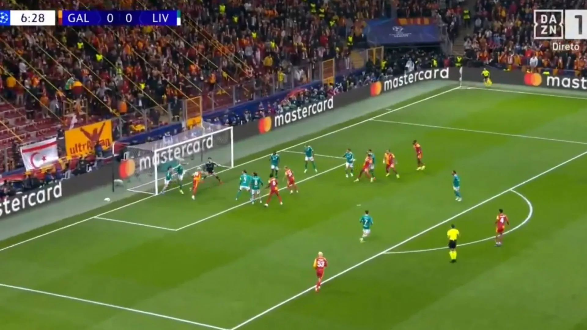 
                    'Inferno' turco. Galatasaray surpreendeu o Liverpool com este golo
                