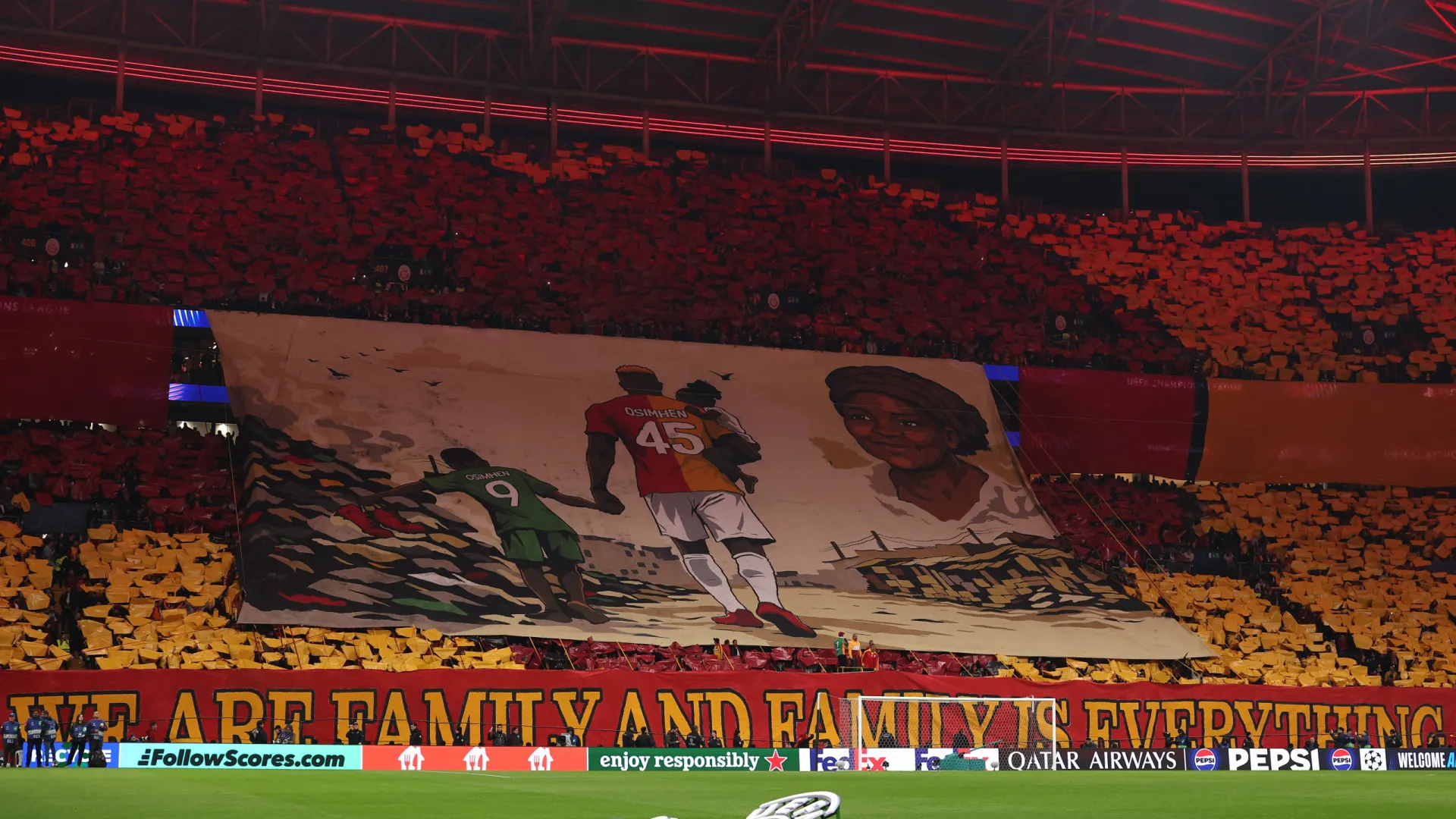 
                    Emocionante. Tarja de adeptos do Galatasaray para Osimhen dá que falar
                