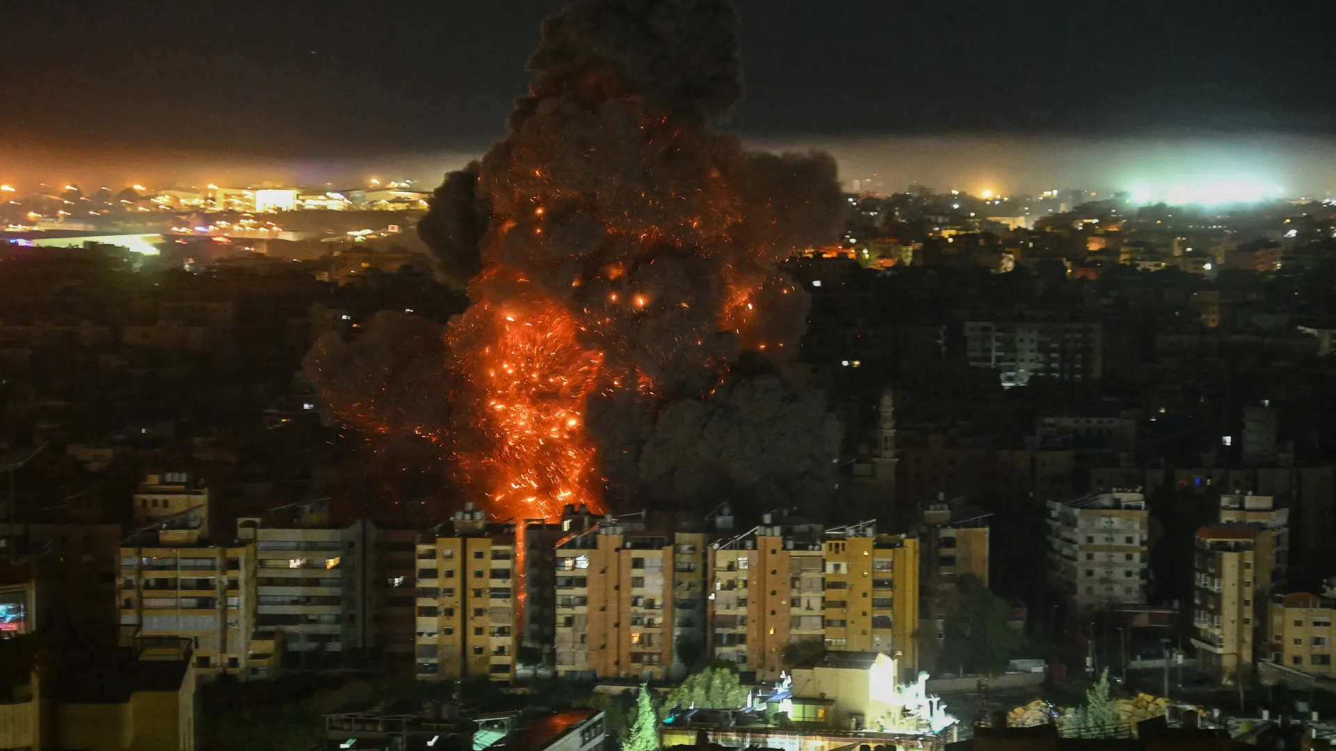 
                    Israel retoma ataques contra alvos do Hezbollah em Beirute
                