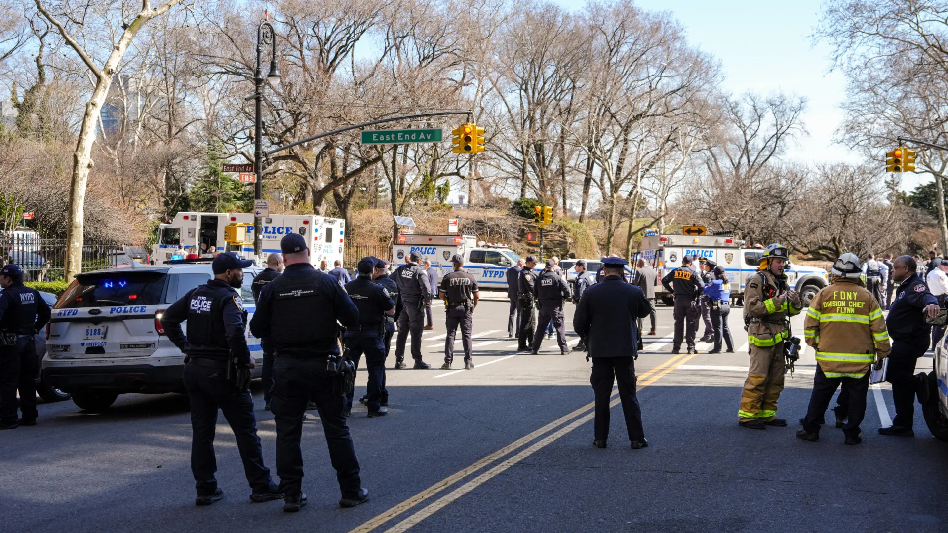 
                    FBI encontra material explosivo em investigação sobre protesto contra Mamdani
                