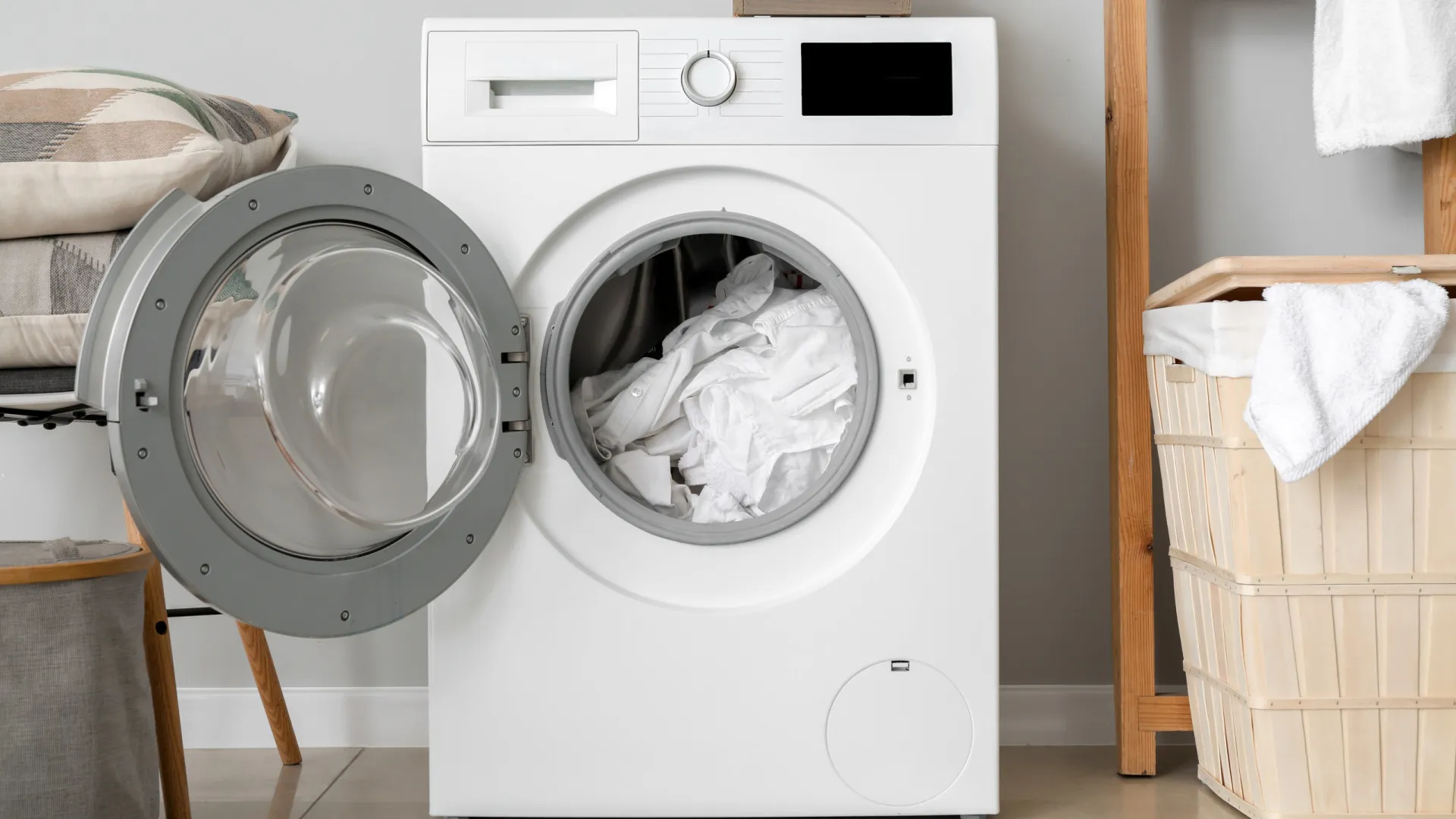 
                    Lavou a roupa mas ficou a cheirar mal? Como resolver este problema
                