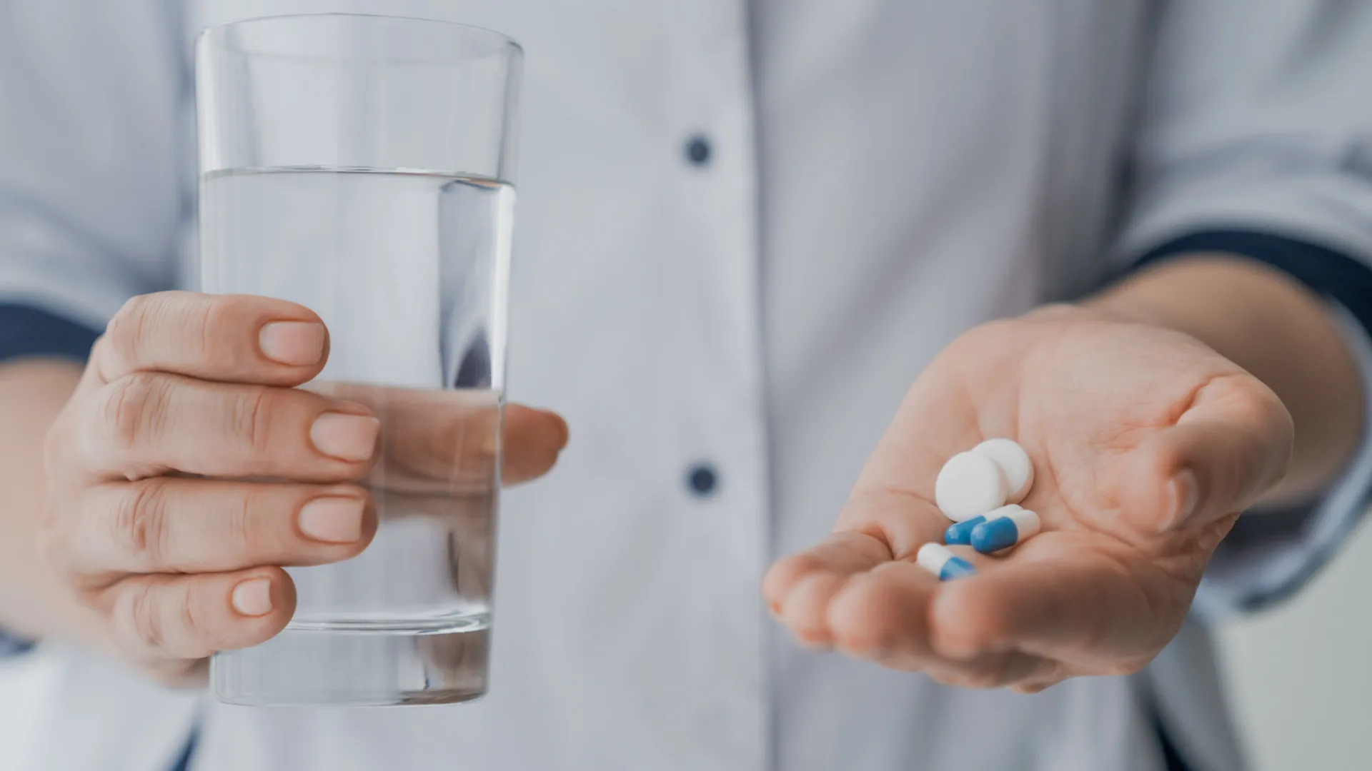 
                    Efeito dos antibióticos no microbioma intestinal pode durar até oito anos
                