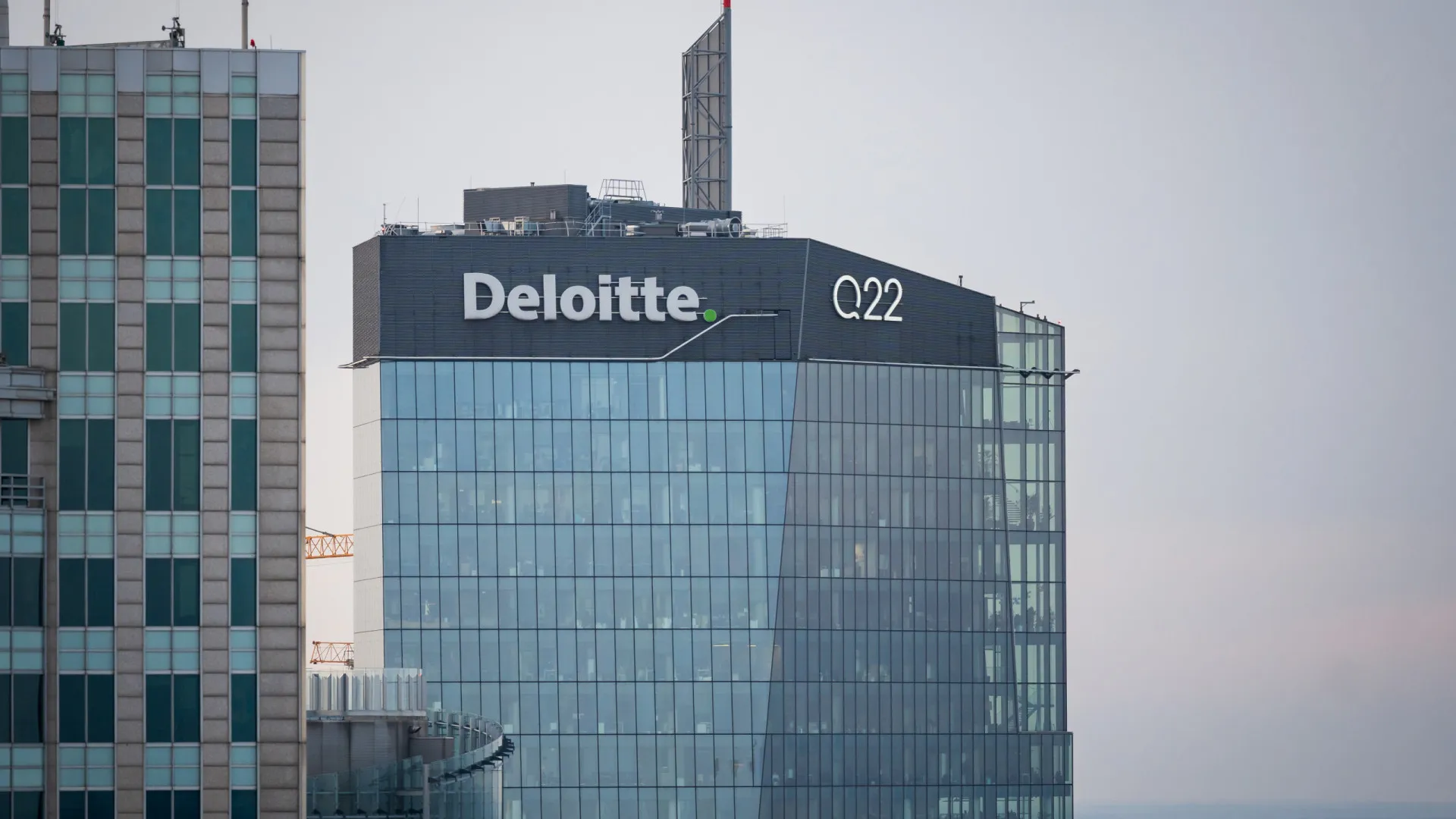Irão: Consultoras Deloitte e PwC evacuam escritórios no Dubai