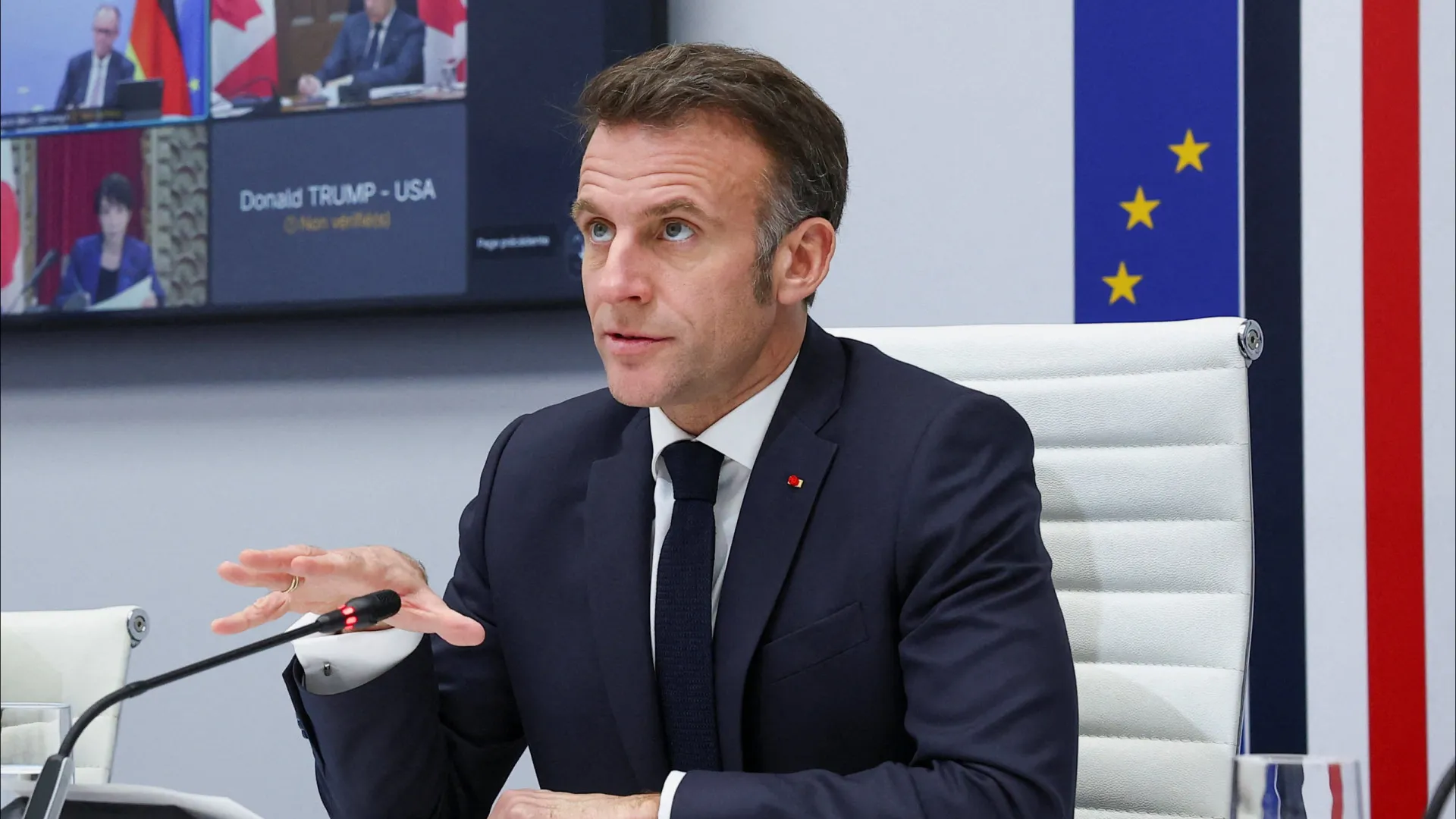 
                    Macron pede a homólogo iraniano para abrandar hostilidades
                