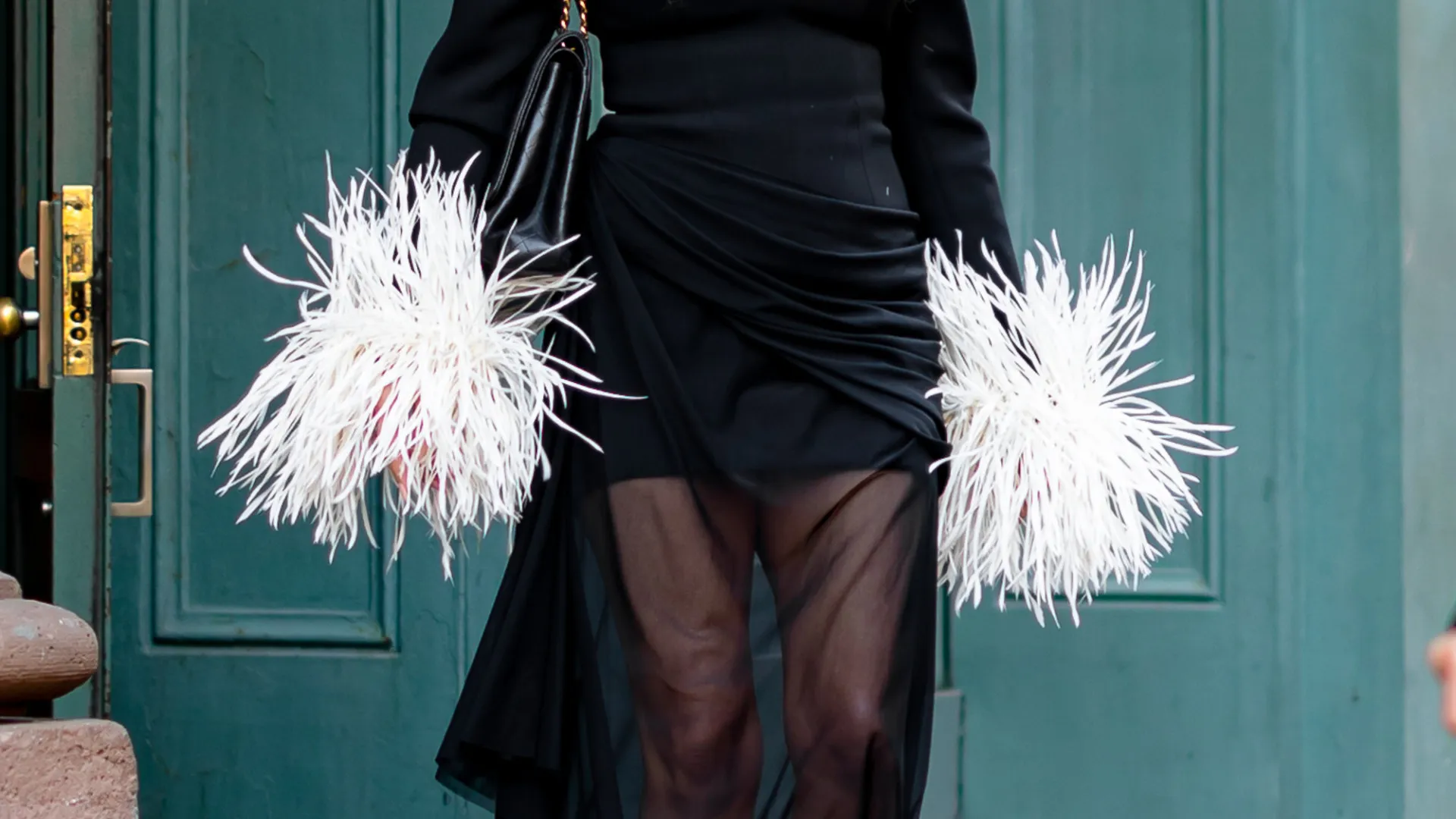 
                    Heidi Klum usa look ousado (e decotado) nas ruas de Nova Iorque. As fotos
                