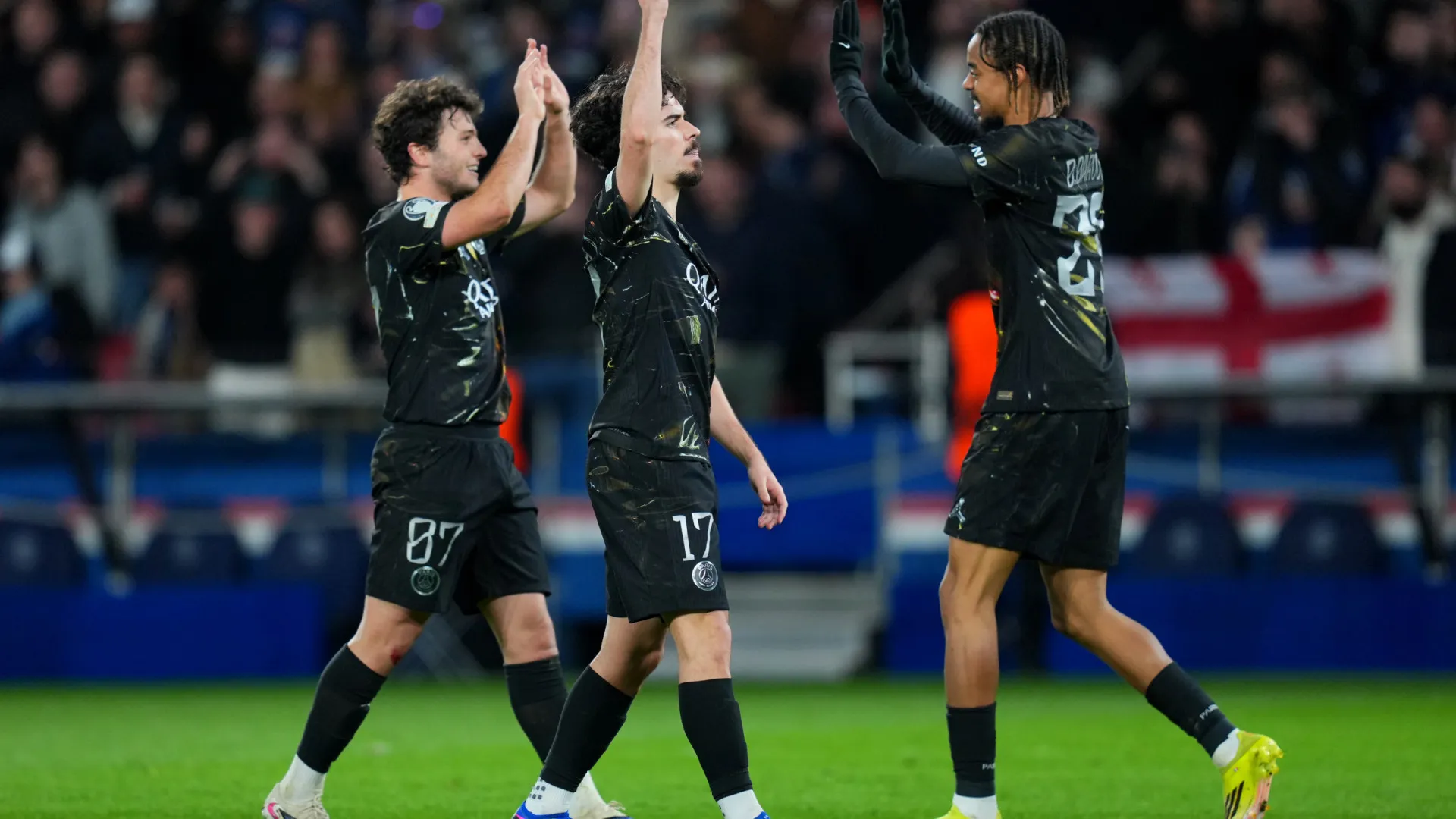 
                    Recital de Valverde choca City e PSG bate Chelsea à boleia de Vitinha
                