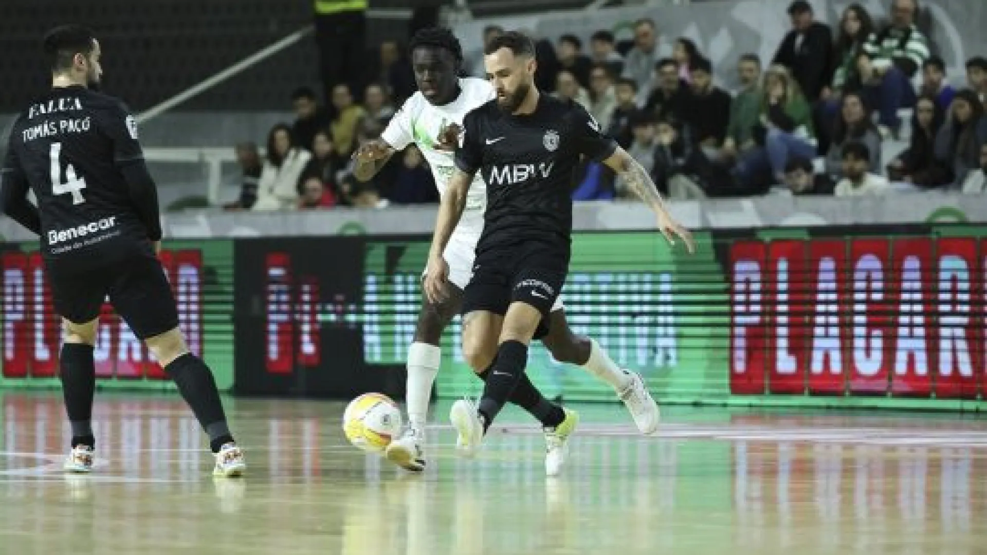 Sporting 'tomba' ante Leões Porto Salvo e falha meia final com o Benfica