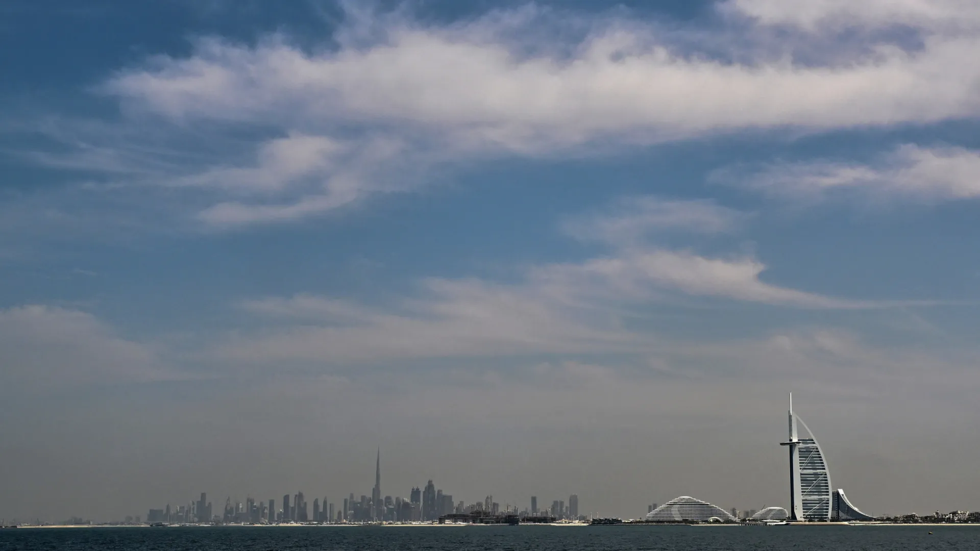 
                    Dubai garante não haver feridos nem derrame após ataque a petroleiro
                