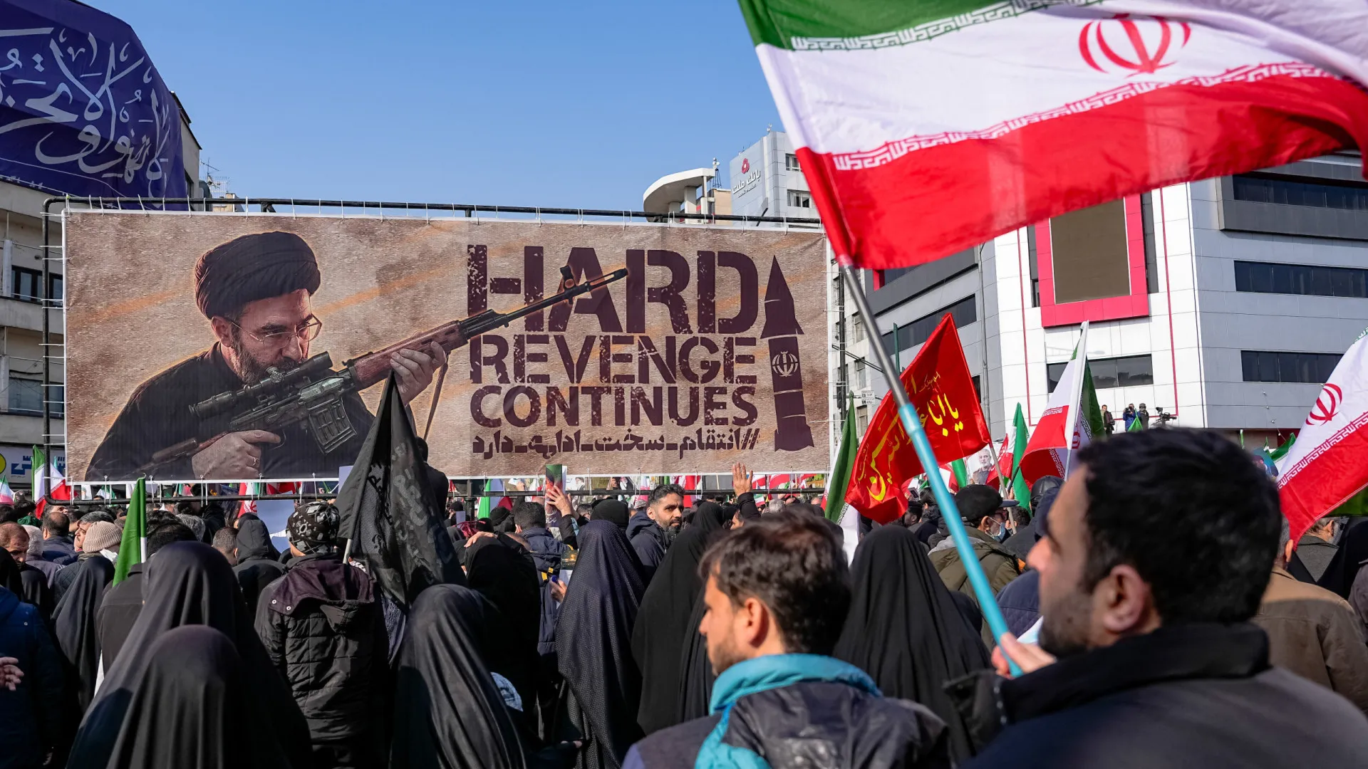 
                    AO MINUTO: Guerra já custou 9,8 milhões; Base italiana atacada
                