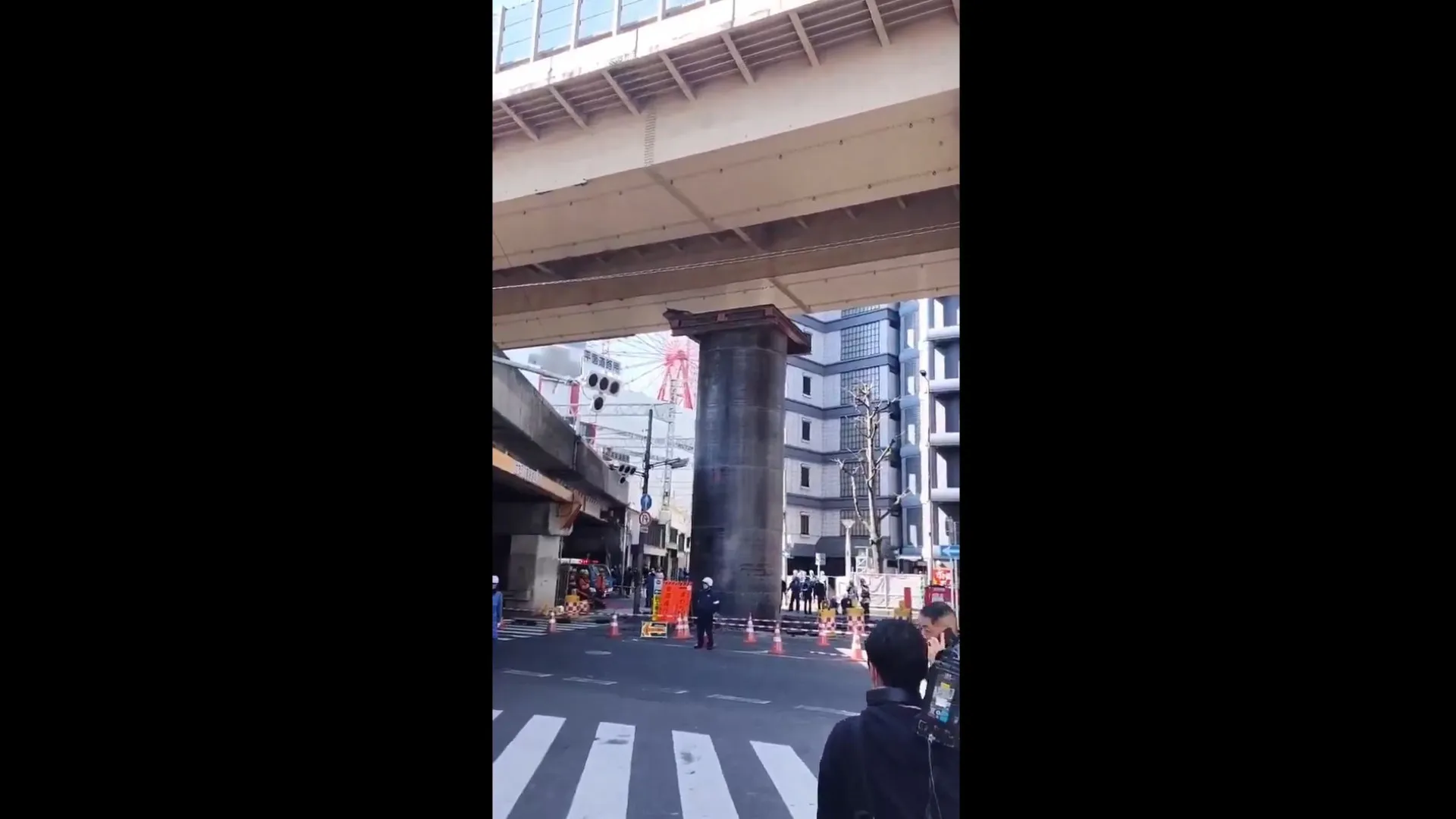 Cano rompe estrada e faz rua de Osaka parecer cenário do "Super Mario"