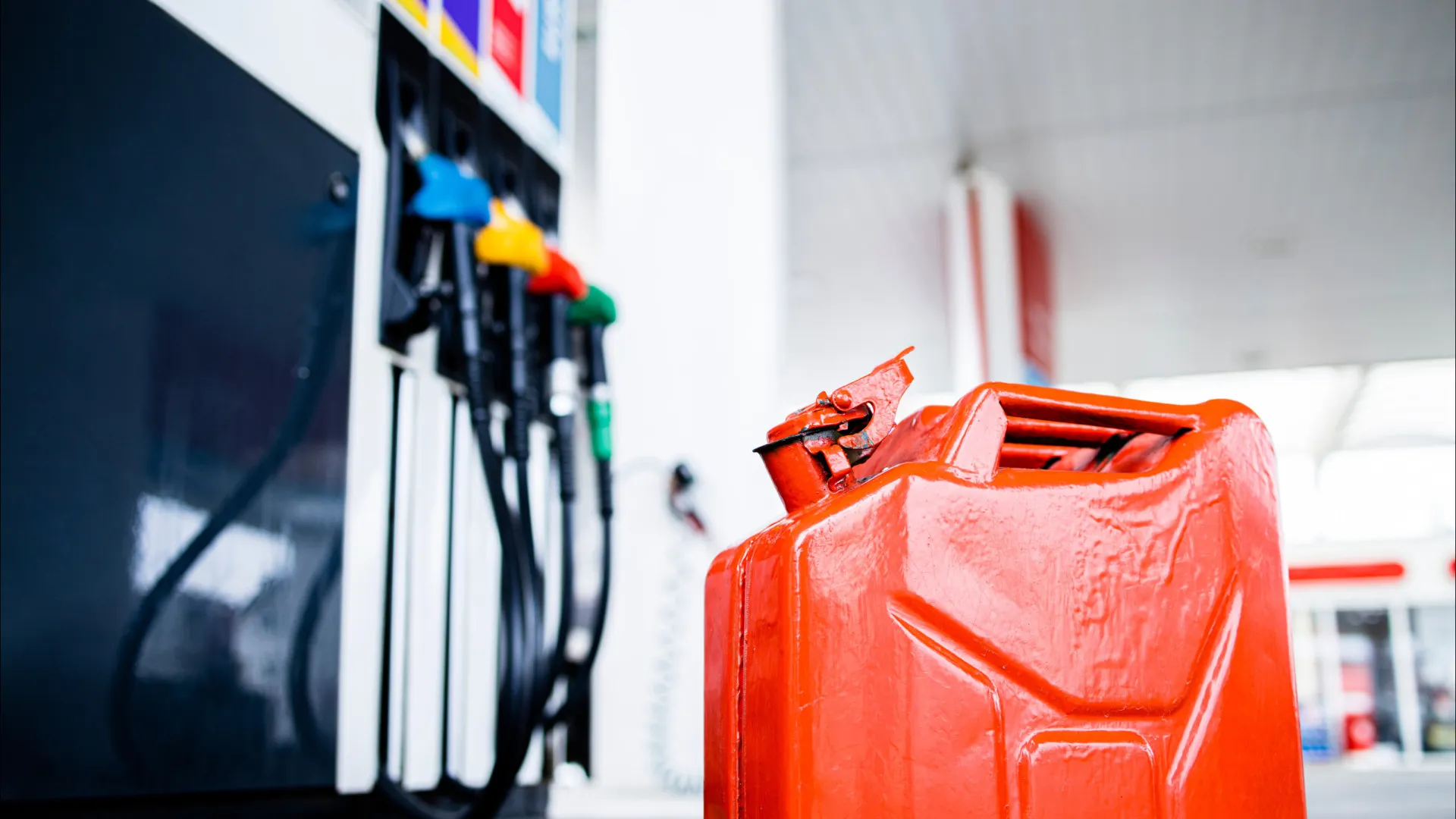 
                    Espanha vai libertar até 11,5 milhões de barris de reservas de petróleo
                