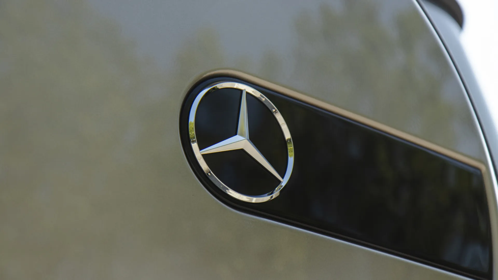 
                    Mercedes alvo de multa milionária na Coreia do Sul por enganar clientes
                