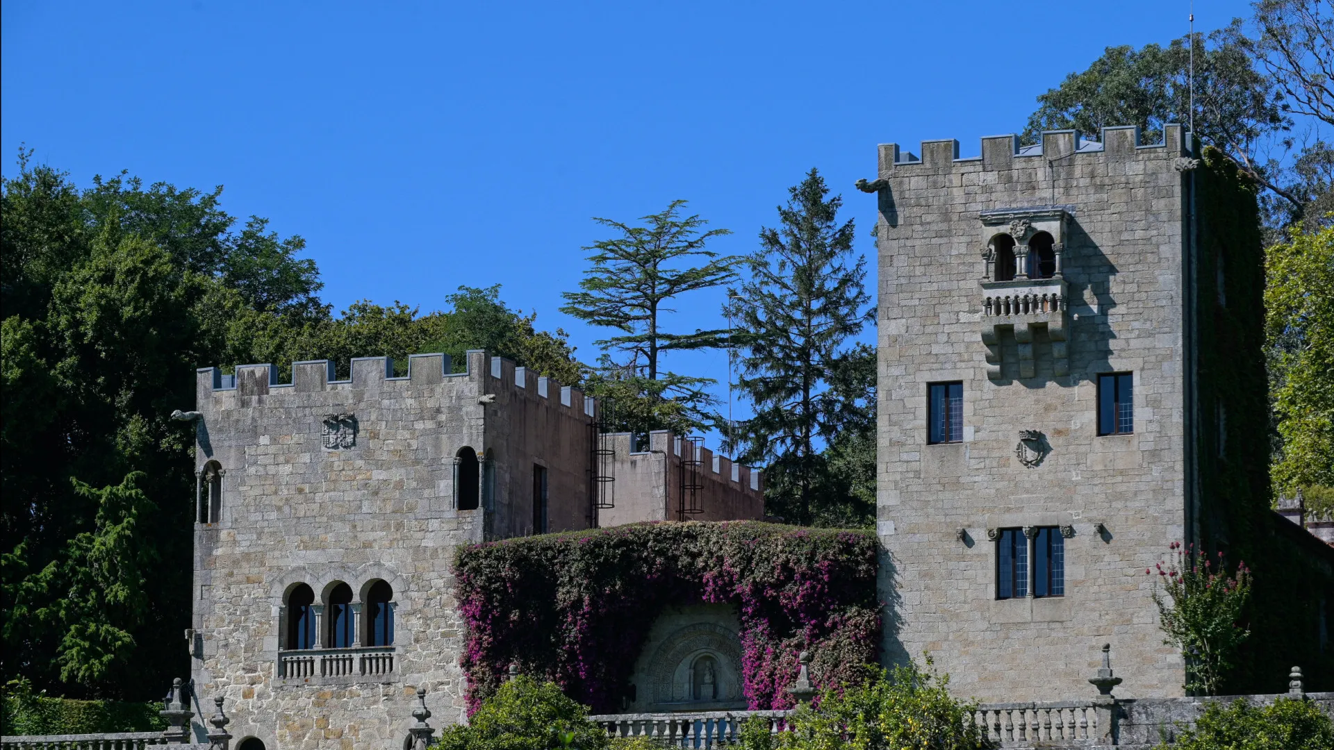 
                    Netos de Franco vão ter de entregar palácio (mas serão indemnizados)
                