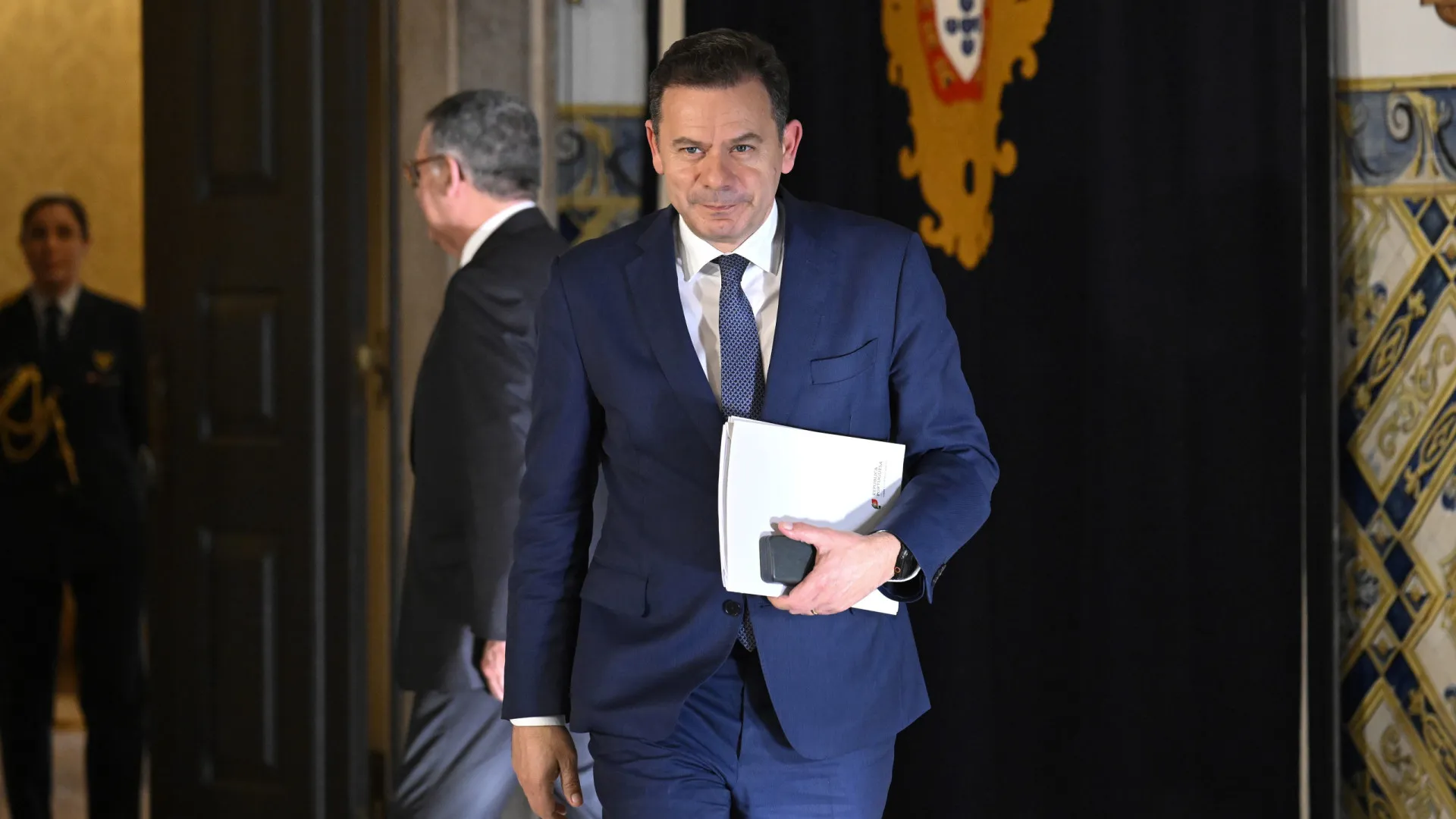 
                    Divulgação de clientes da Spinumviva. TC rejeita reclamação de Montenegro
                