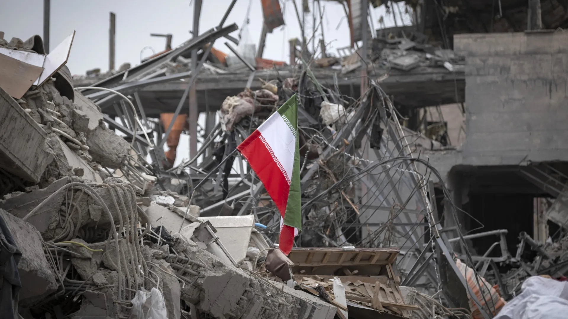 
                    Teerão reivindicou ataques contra Israel e bases dos EUA no Bahrein
                