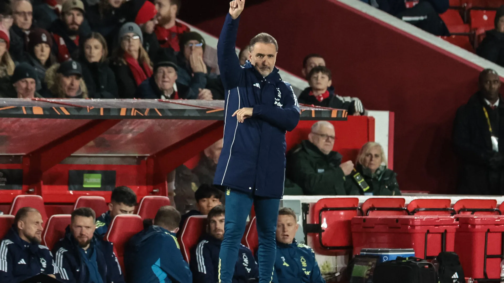 
                    Vítor Pereira vive pesadelo em Nottingham: 