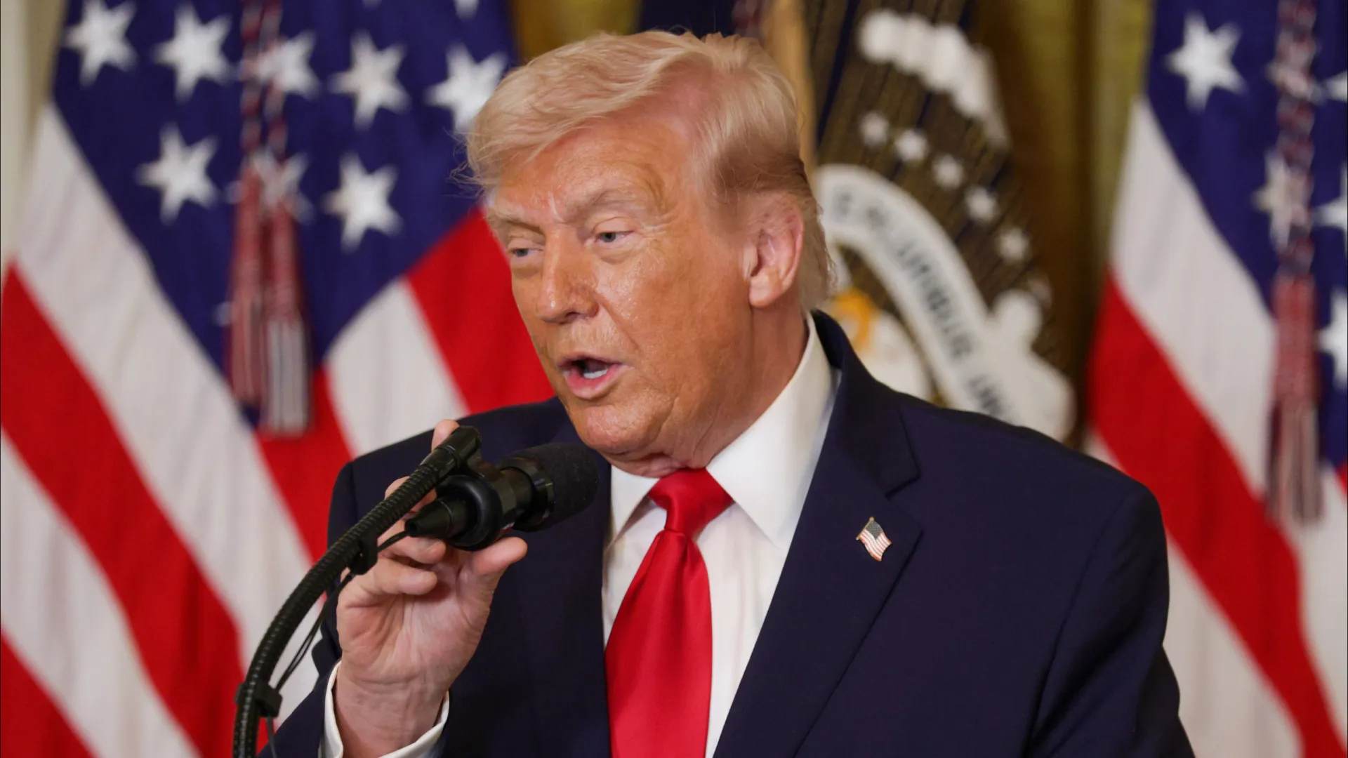 
                    Trump acredita que Khamenei está 