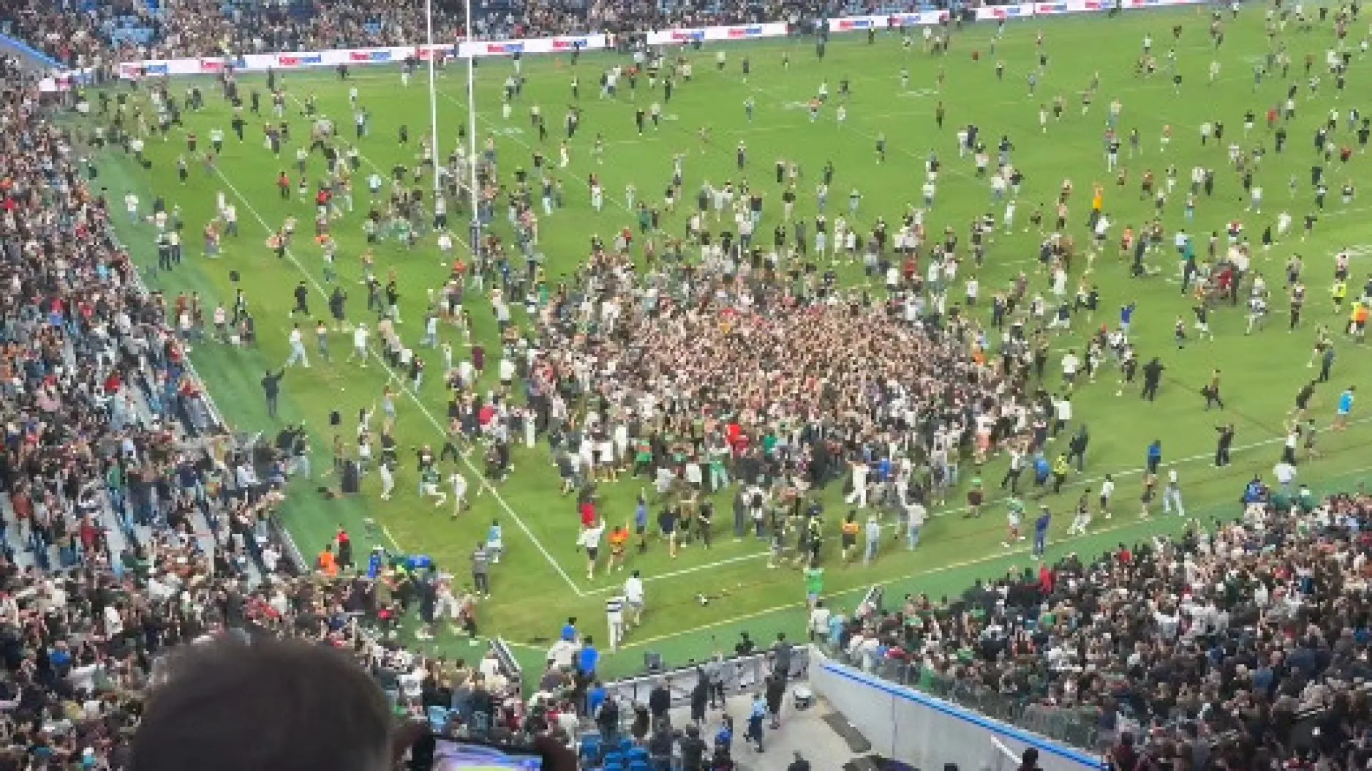 'Insano'. Terá esta sido a maior invasão de campo da história?