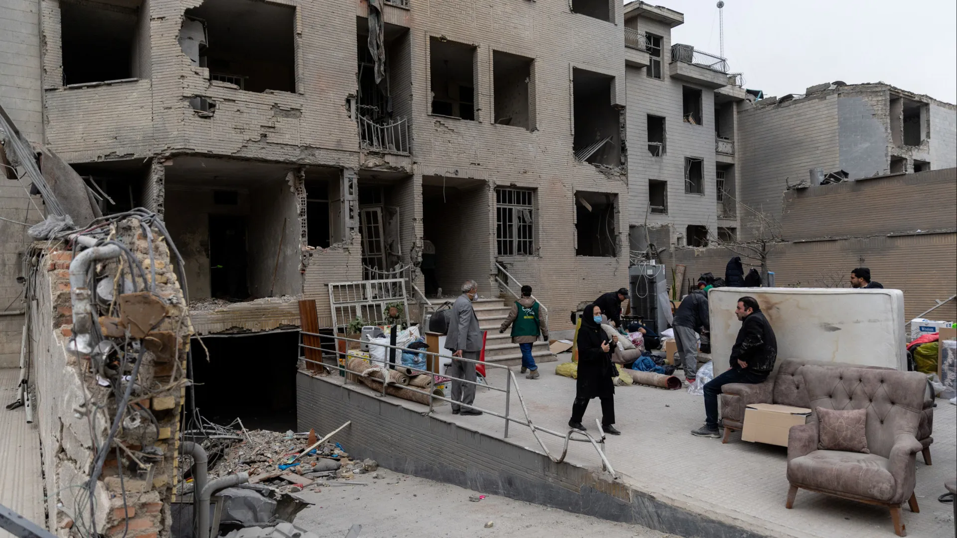 
                    Mais de 11.000 cidadãos da União Europeia repatriados do Médio Oriente
                