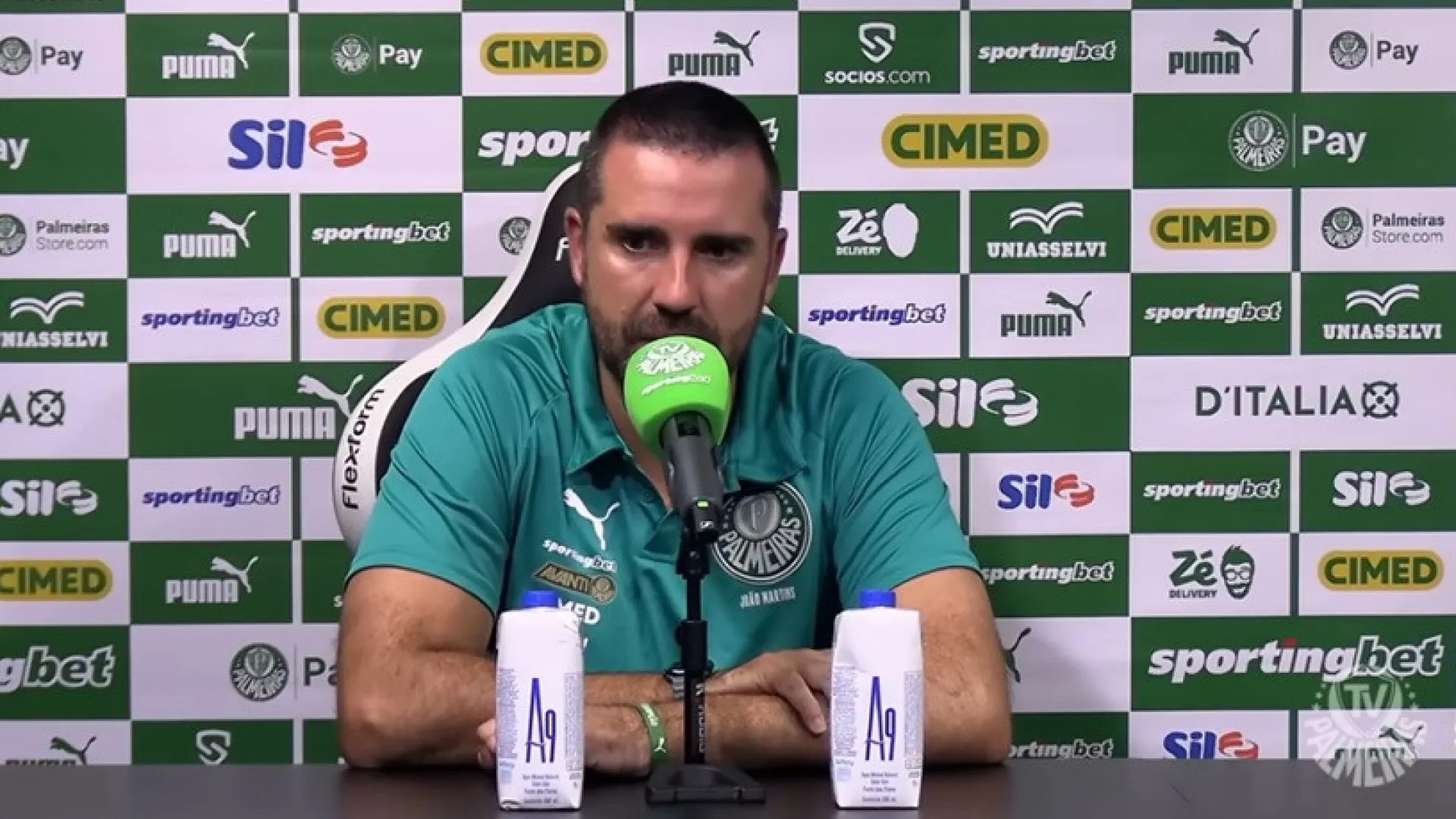 Tirada de adjunto de Abel torna-se viral: "Parece que plantaram batatas"