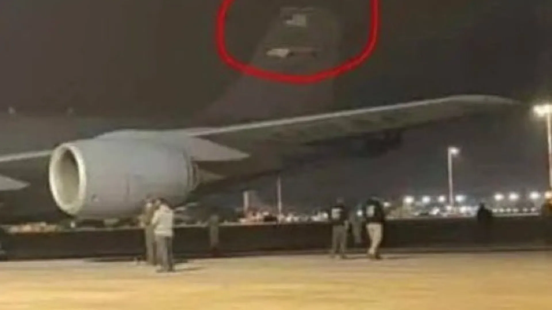 
                    A foto que mostra os danos no avião dos EUA que 'escapou' no Iraque
                