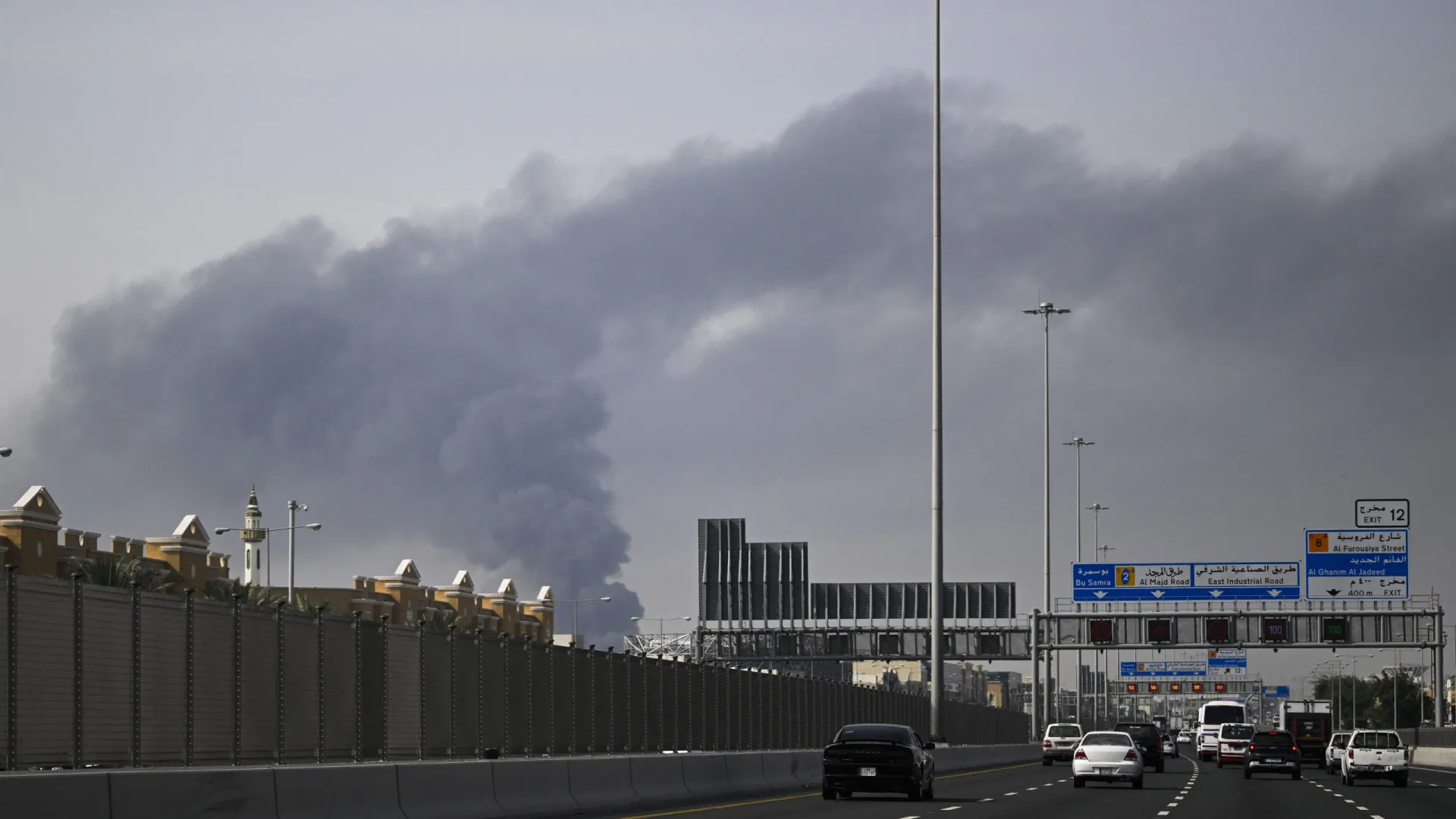 
                    Irão ameaça infraestruturas energéticas de Arábia Saudita, Qatar e Emirados 
                
