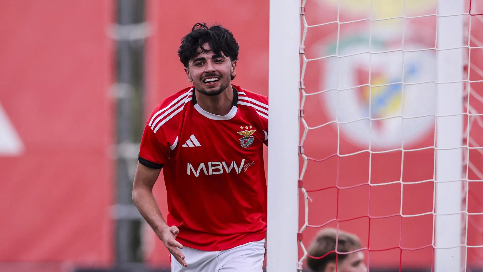 
                    Mourinho promove surpresa nos convocados do Benfica para o jogo em Arouca
                