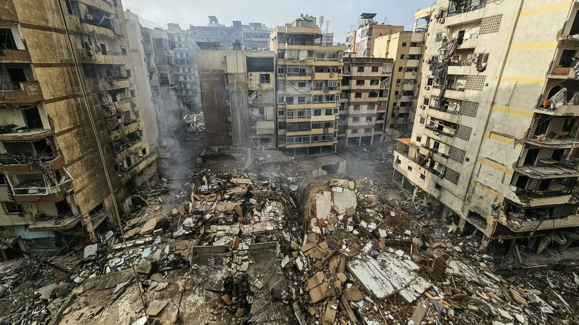 
                    Responsável de TV ligada ao Hezbollah morto em bombardeamento israelita
                