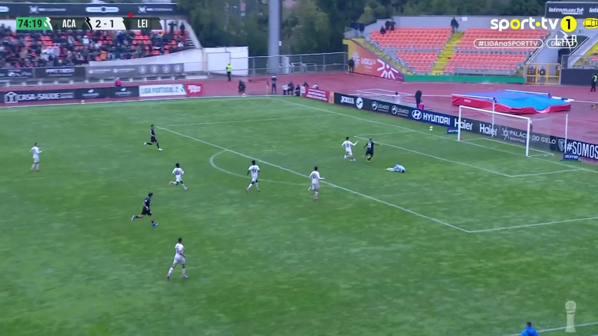 O que se passou aqui? Guardião do Leixões vai ter pesadelo após este golo