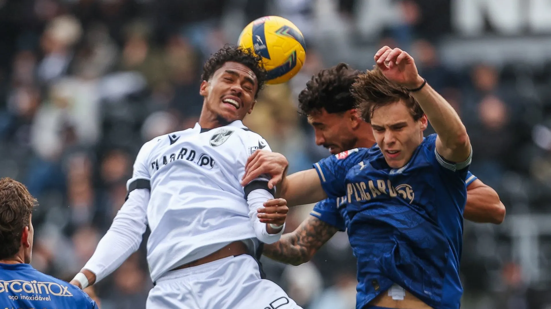 Famalicão tira o 'Sorriso' a Gil Lameiras e Vitória SC perde no dérbi