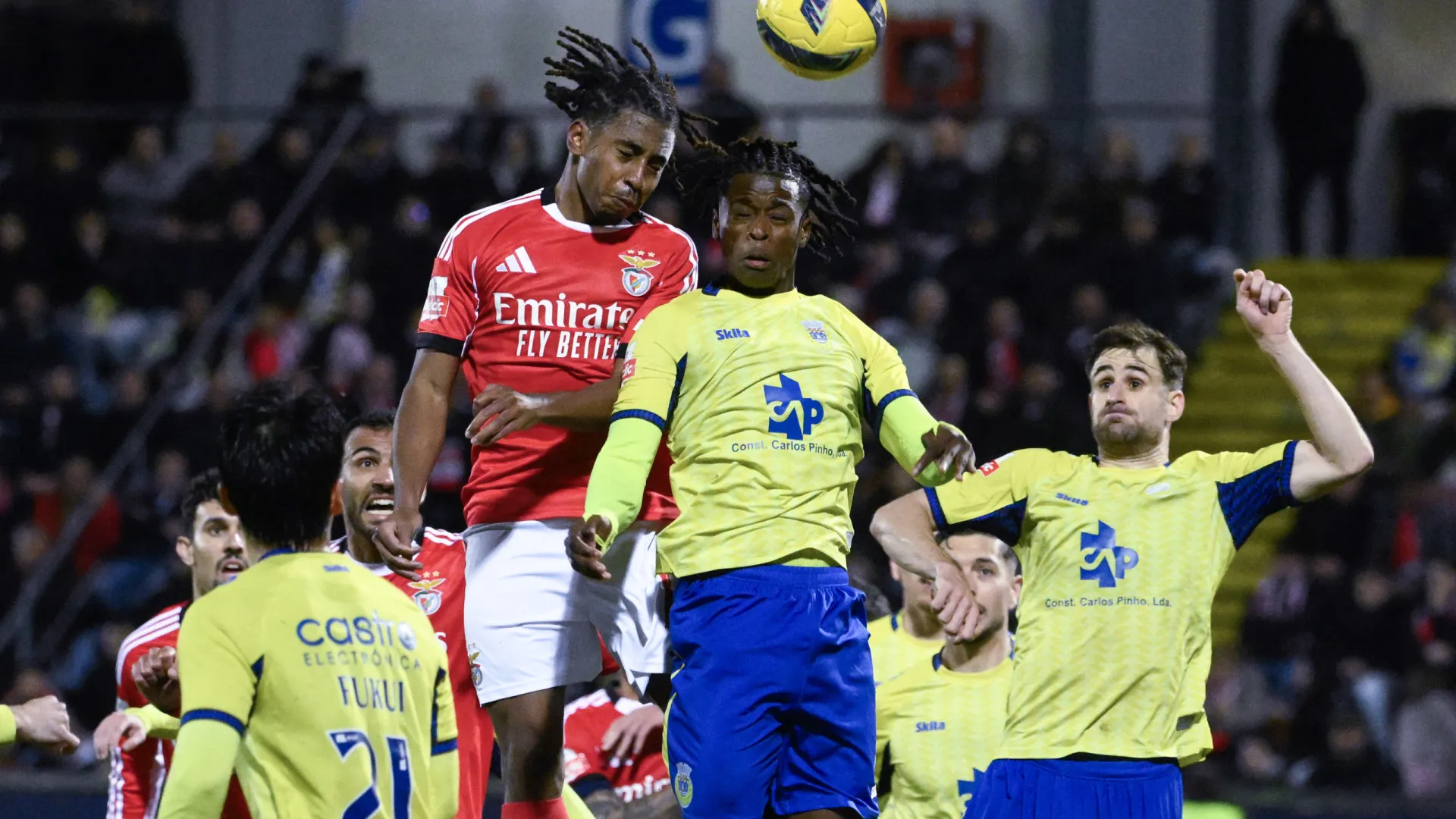
                    EM DIRETO: Benfica vence em Arouca no fim, antes do FC Porto-Moreirense
                