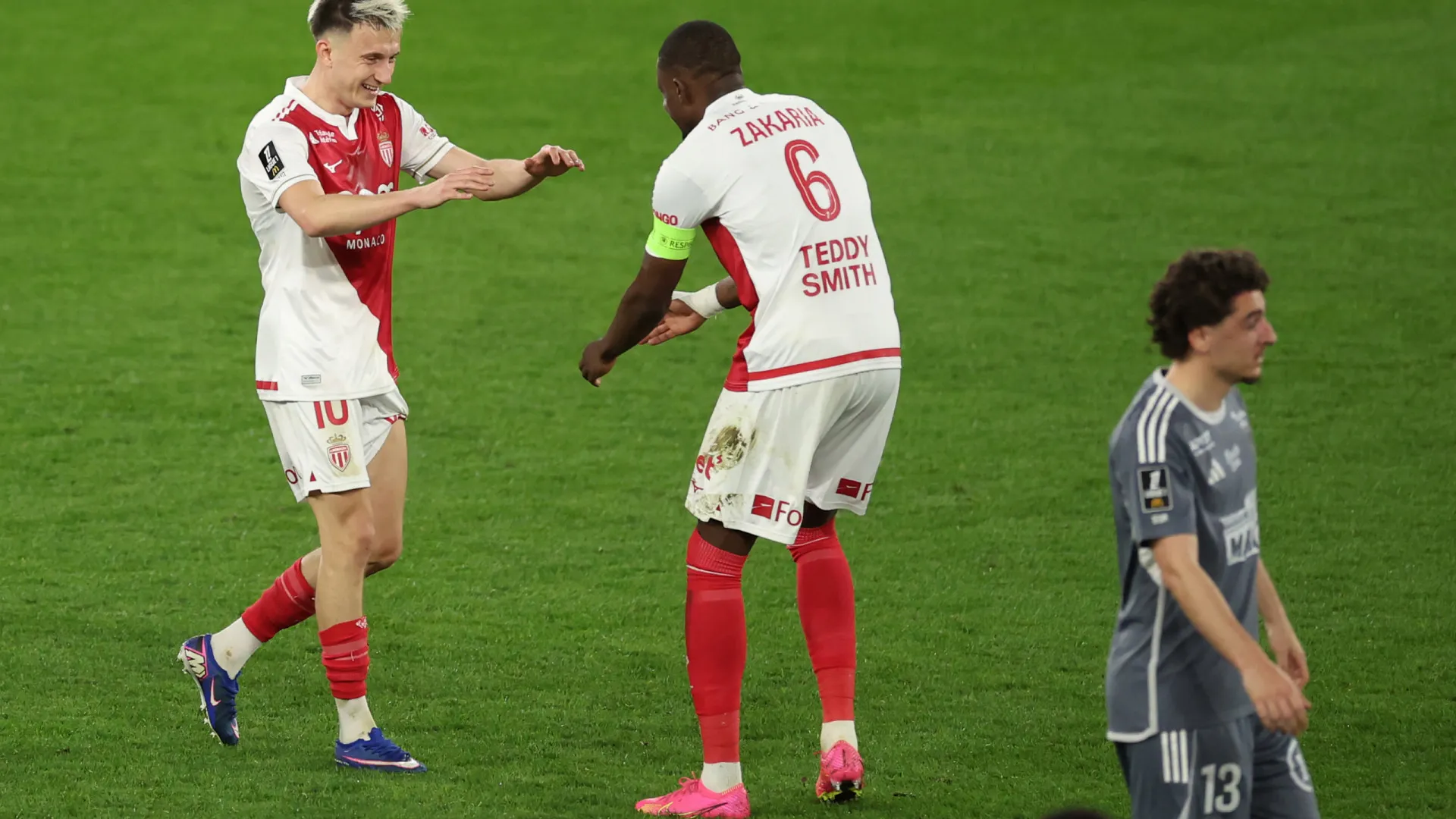 
                    AS Monaco vence Brest e aproxima-se dos lugares de Champions
                