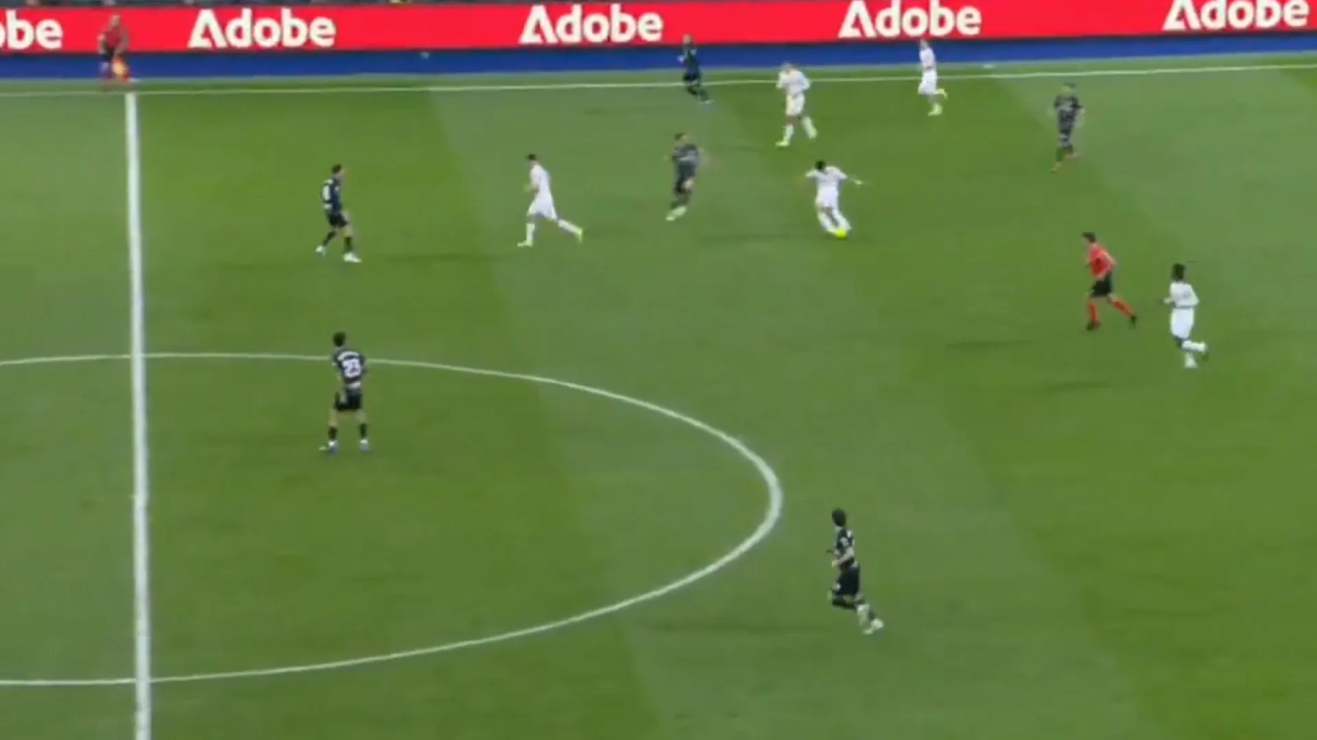 Puskas à vista? Golo do meio de campo de Arda Guler é para ver e rever