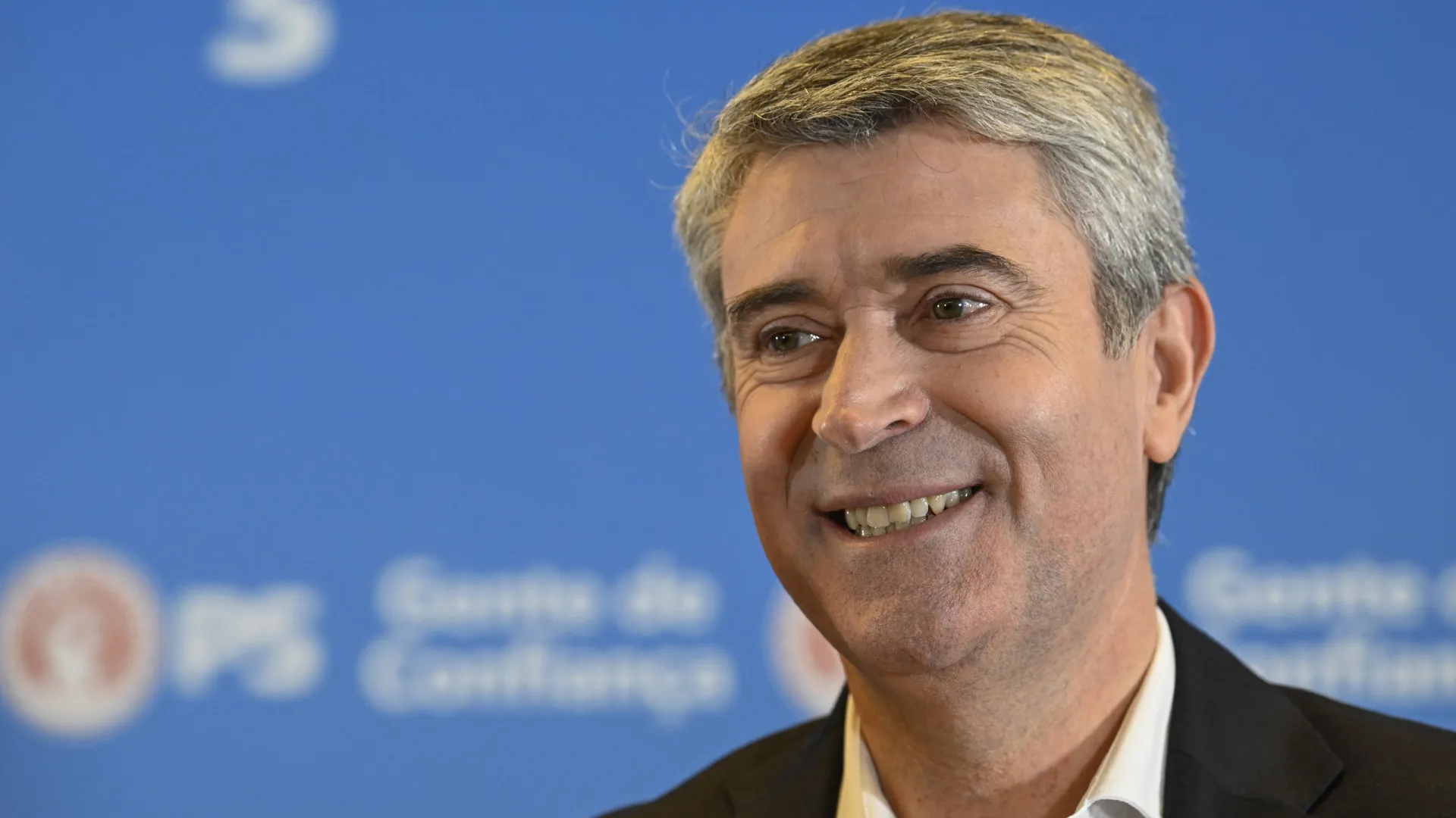 José Luís Carneiro reeleito no PS. O líder "mais votado de todos" na AR