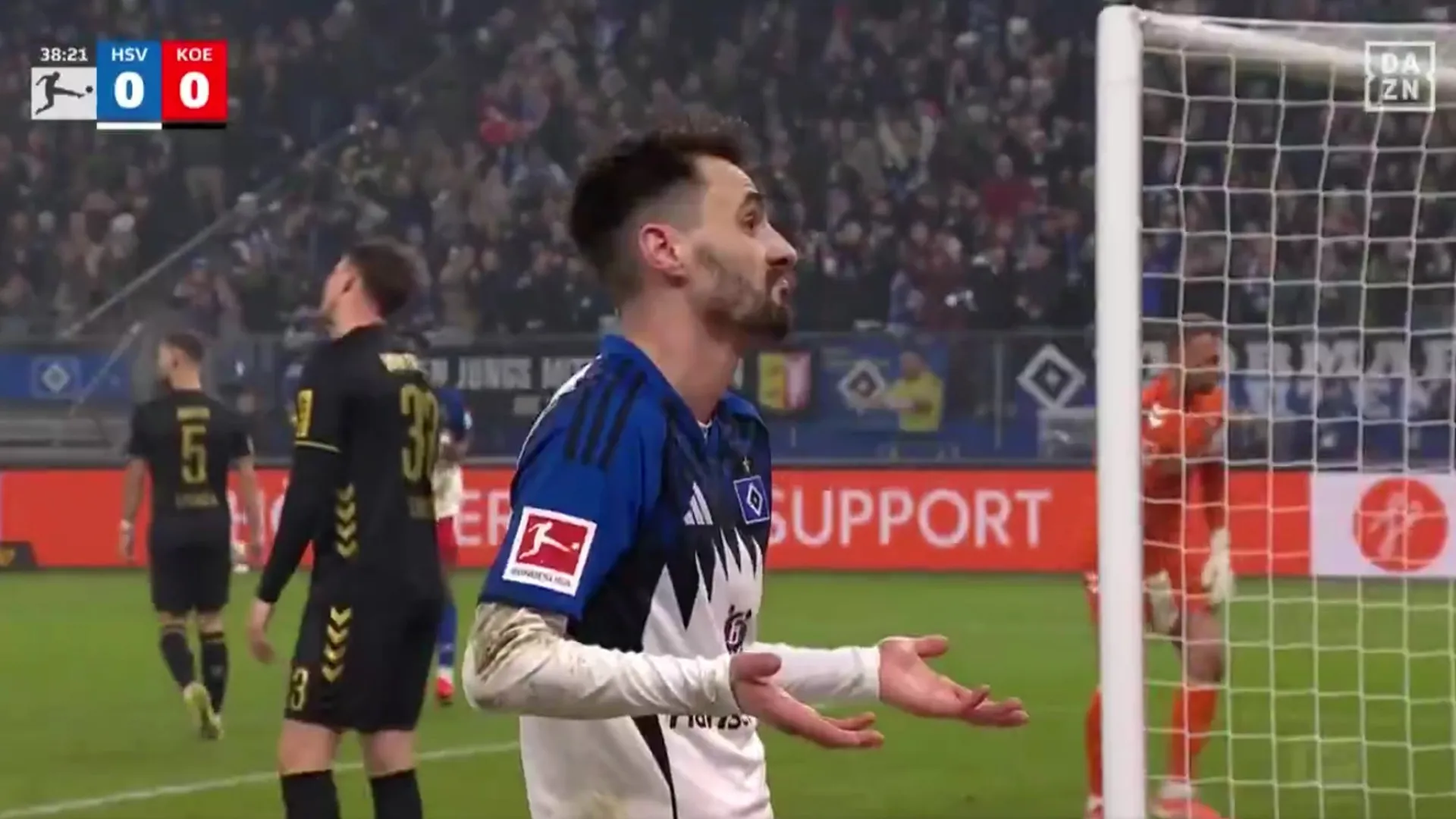 Golaço ou guardião a dormir? Fábio Vieira volta a marcar pelo Hamburgo