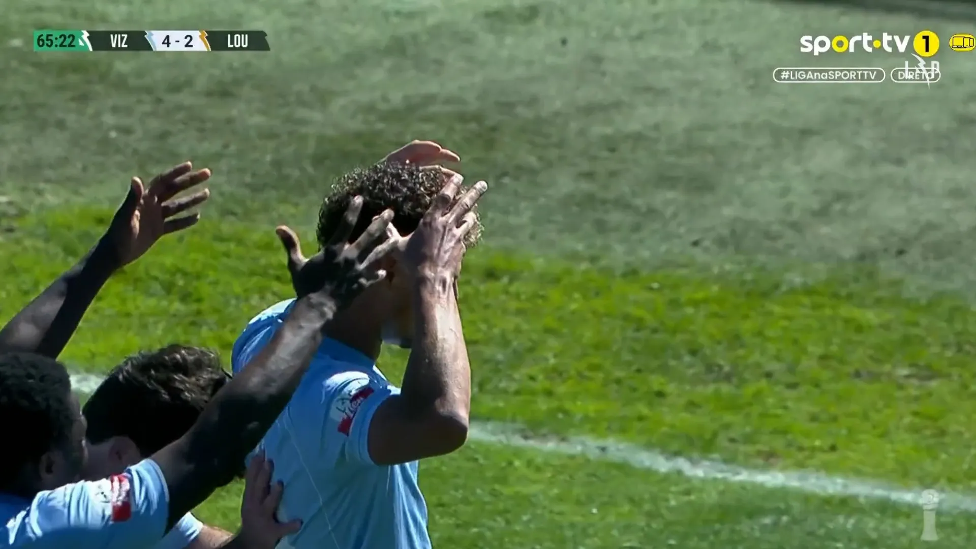 Até teve direito a coroa. O golaço de Morschel na vitória do Vizela