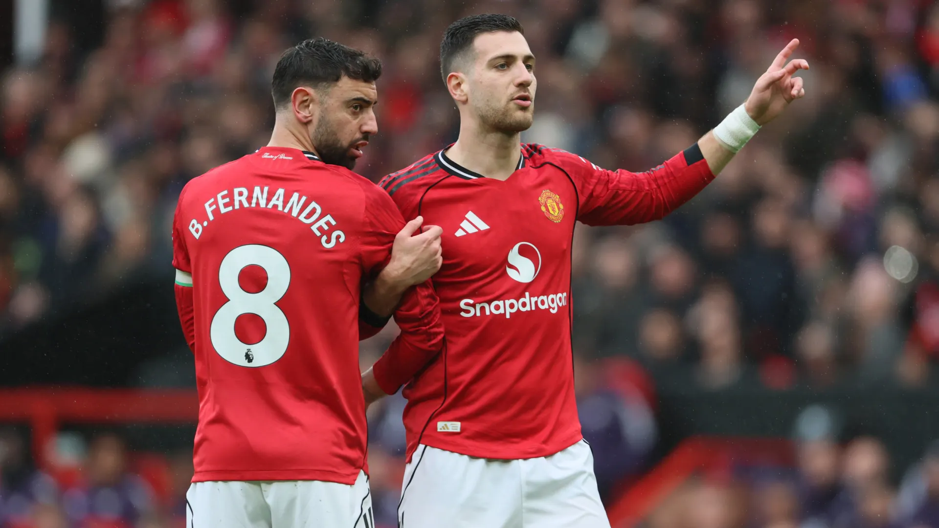 Bruno Fernandes faz história e guia United à vitória. Fulham cede nulo