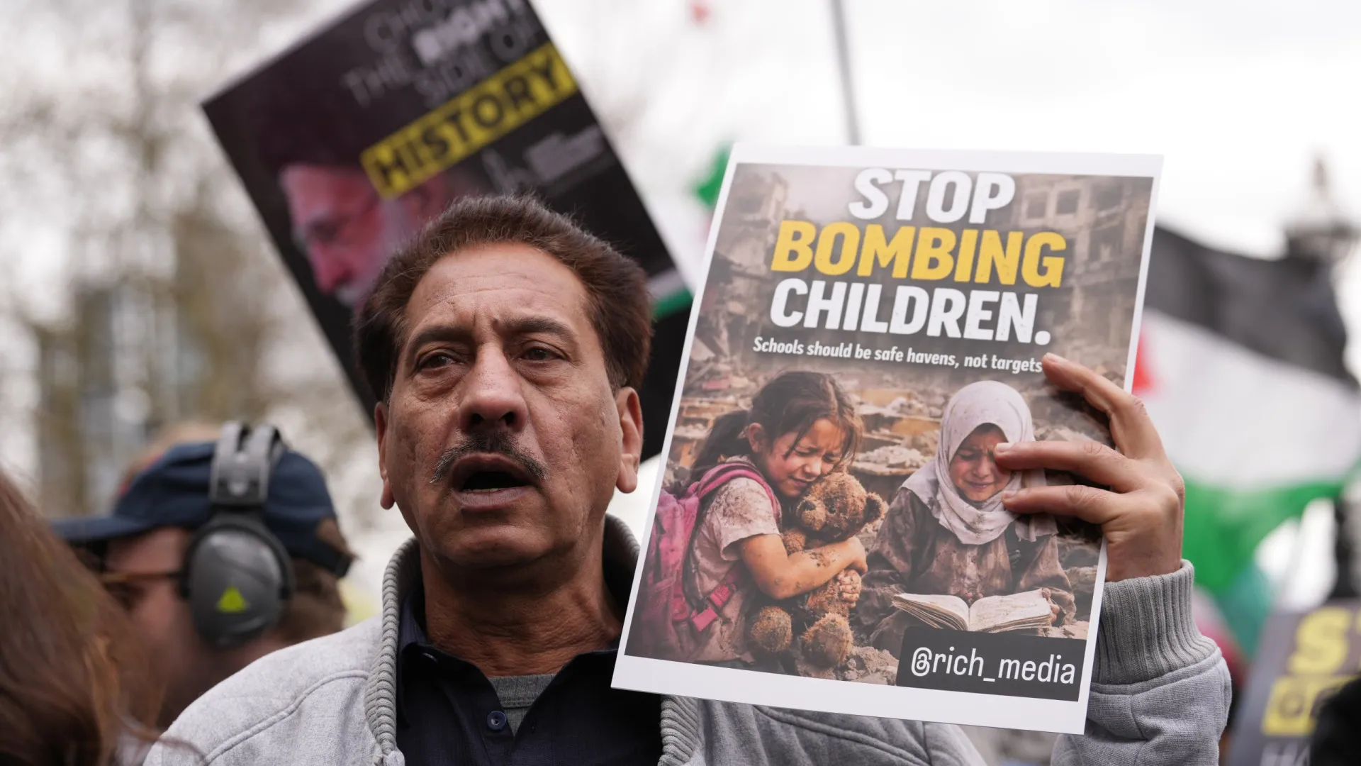 “Lado certo”. Apoiantes do Irão manifestam-se em Londres pela Palestina