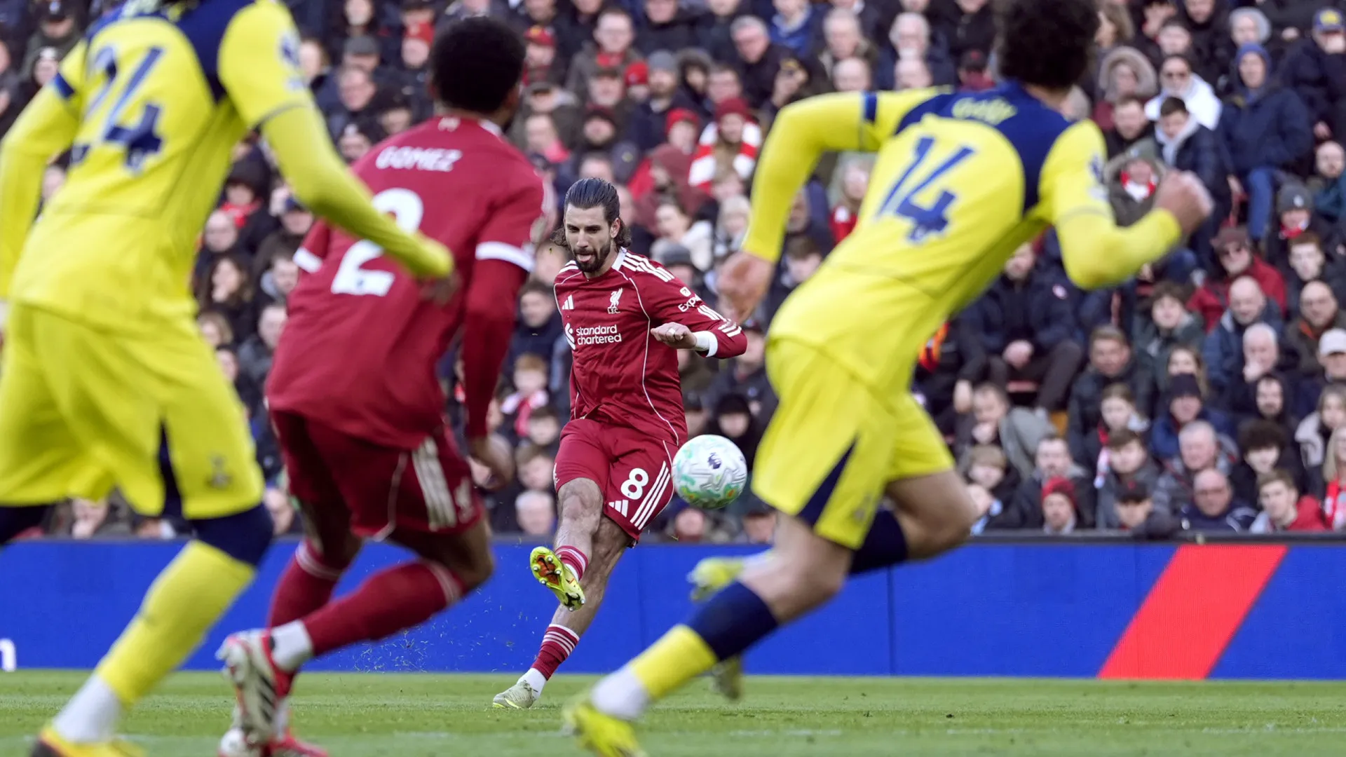 
                    Tottenham respira melhor com empate ante Liverpool na reta final
                