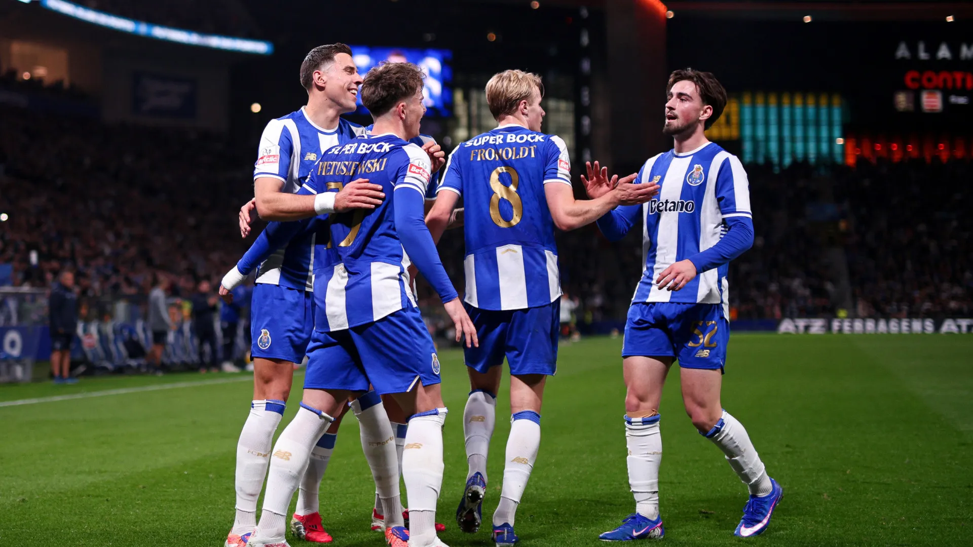 
                    EM DIRETO: FC Porto vence Moreirense. Jornada ainda não acabou
                