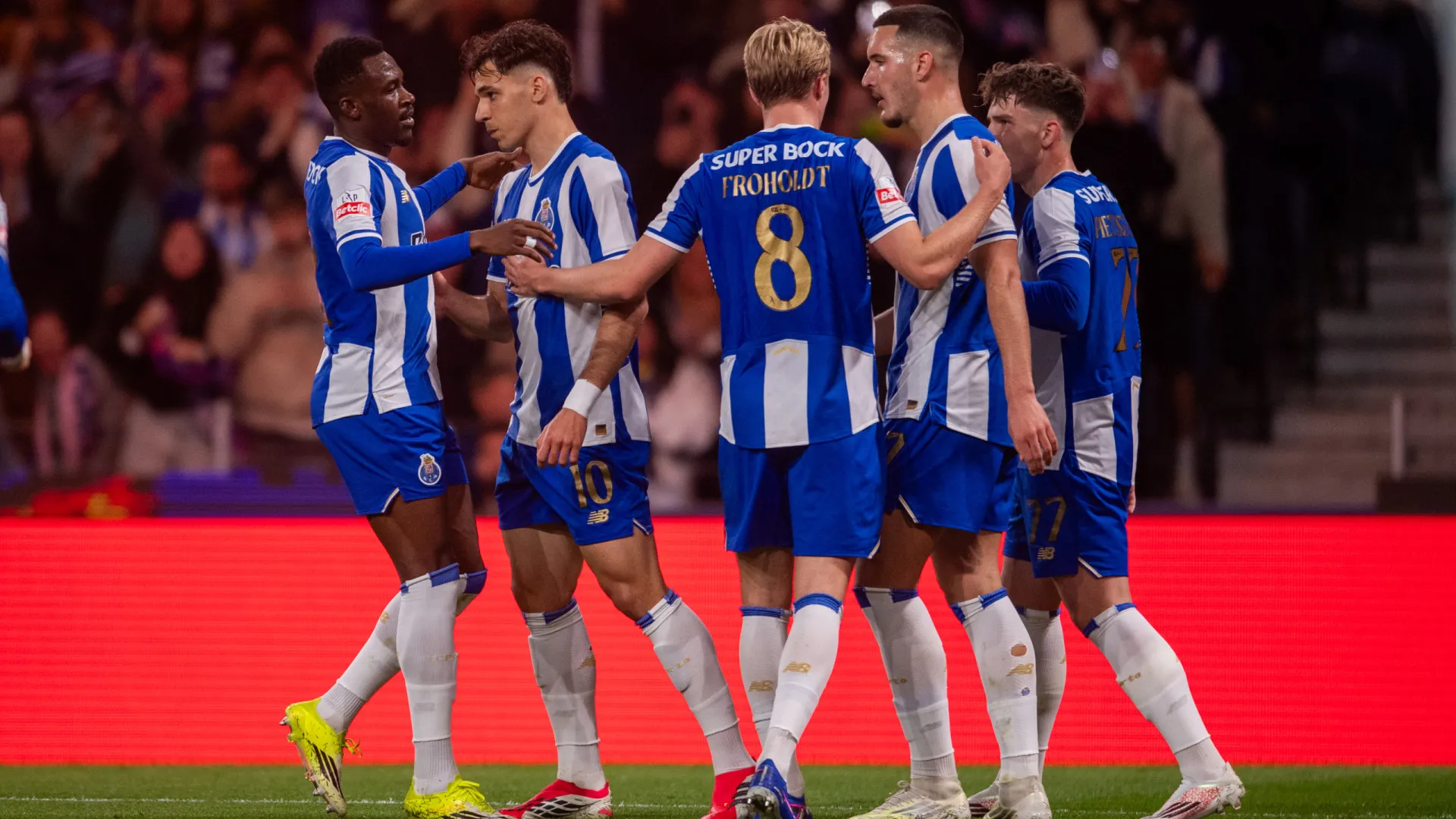 
                    FC Porto soma e segue rumo ao título com triunfo seguro ante Moreirense
                