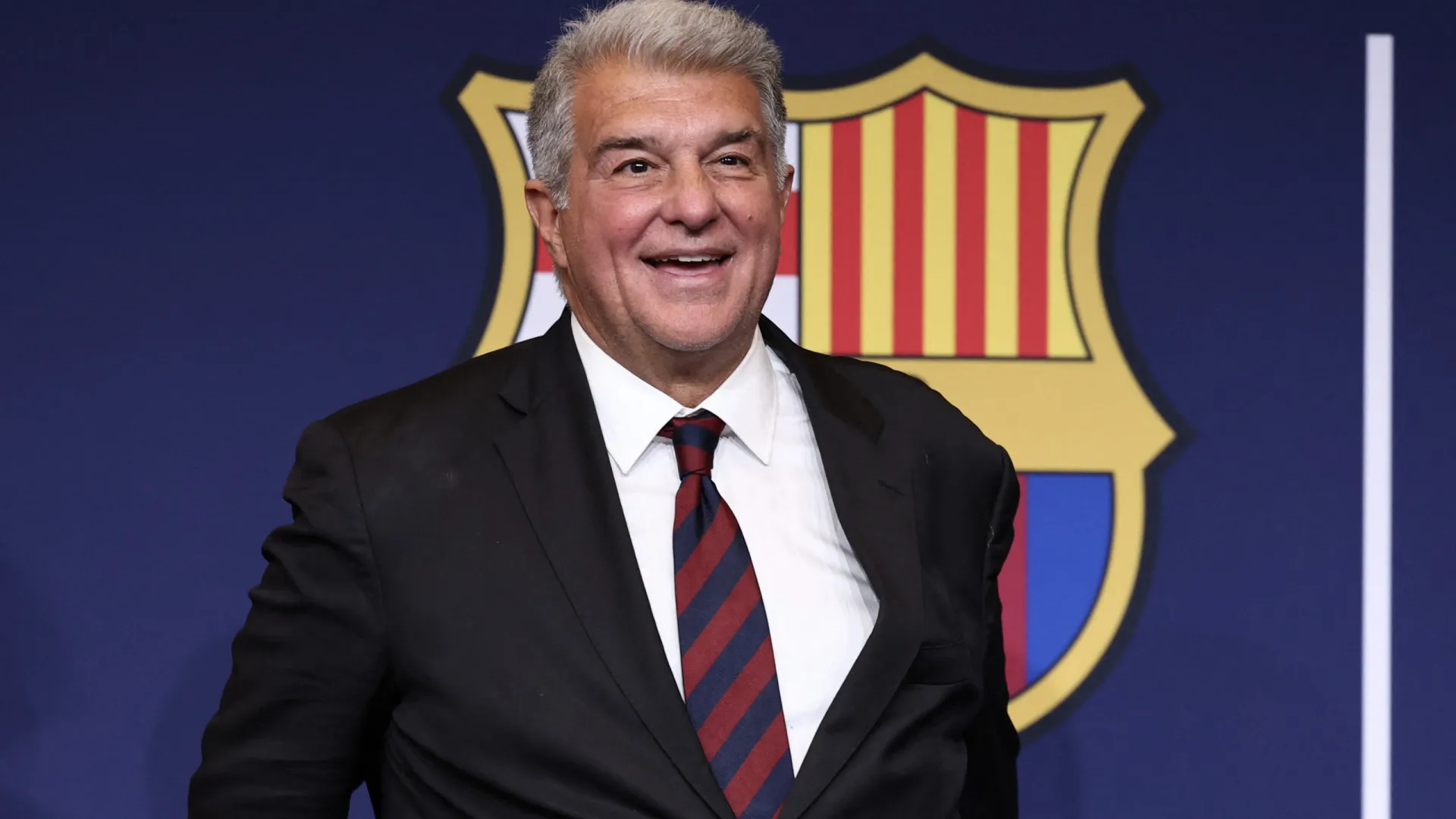 
                    Joan Laporta reeleito presidente do Barcelona com quase 70% dos votos
                