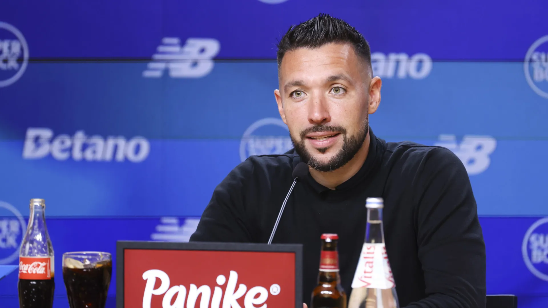 Farioli trava eventual salto de Pietuszewski: "Não há discussão..."