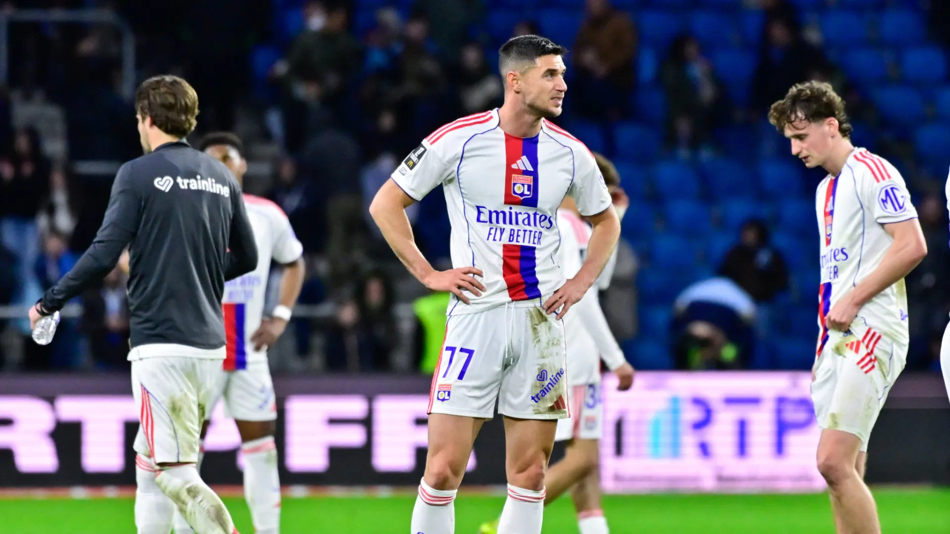 Paulo Fonseca vê avançados do Lyon serem arrasados: “É uma catástrofe…”