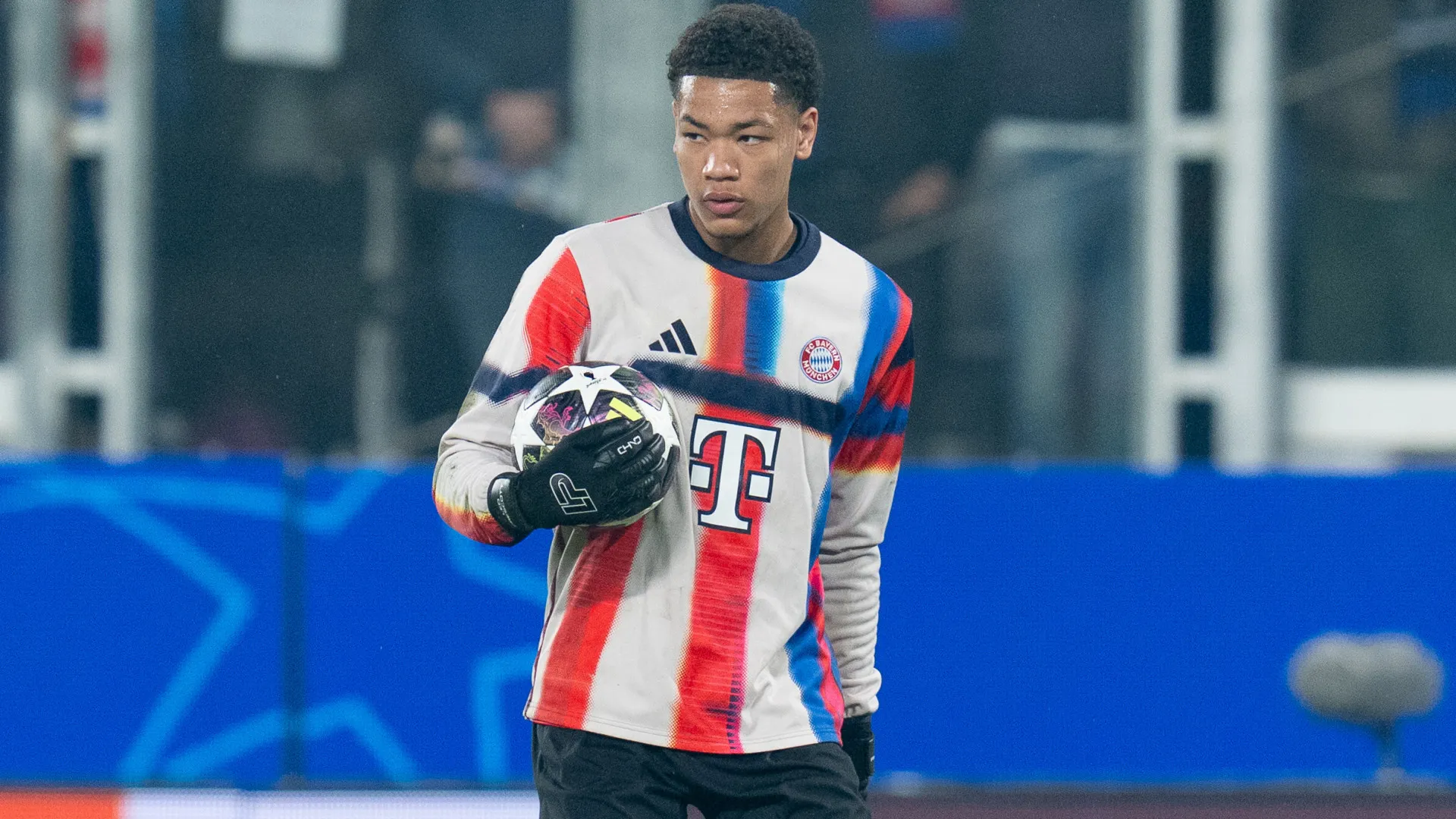 Surreal. Bayern obrigado a tomar medida drástica na baliza por... lesões