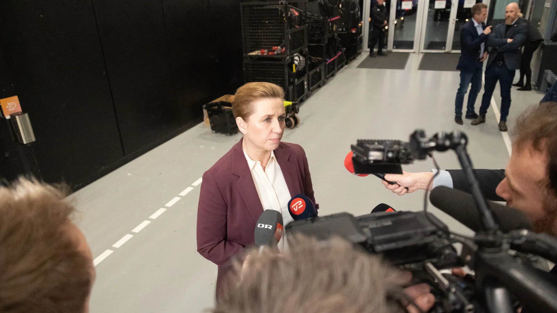 Claques e protesto animam noite de debate eleitoral na Dinamarca