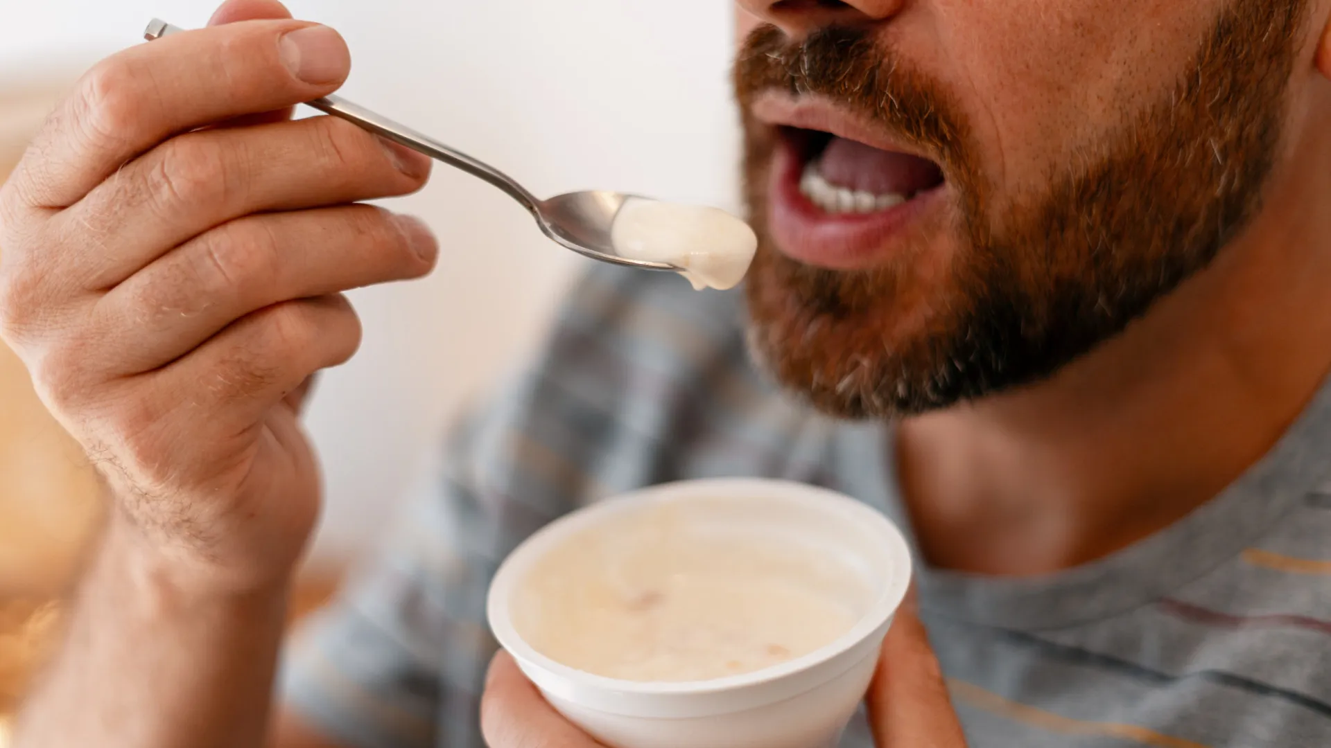 
                    7 alimentos que parecem saudáveis, mas estão cheios de açúcar e adoçantes
                