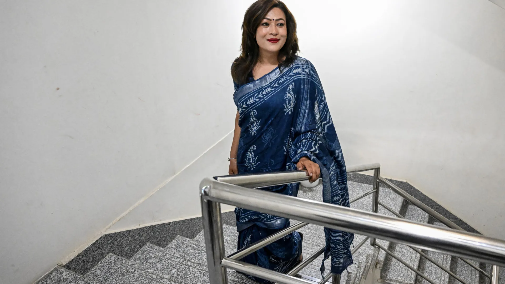 
                    Eleita primeira mulher transgénero para o Parlamento do Nepal
                