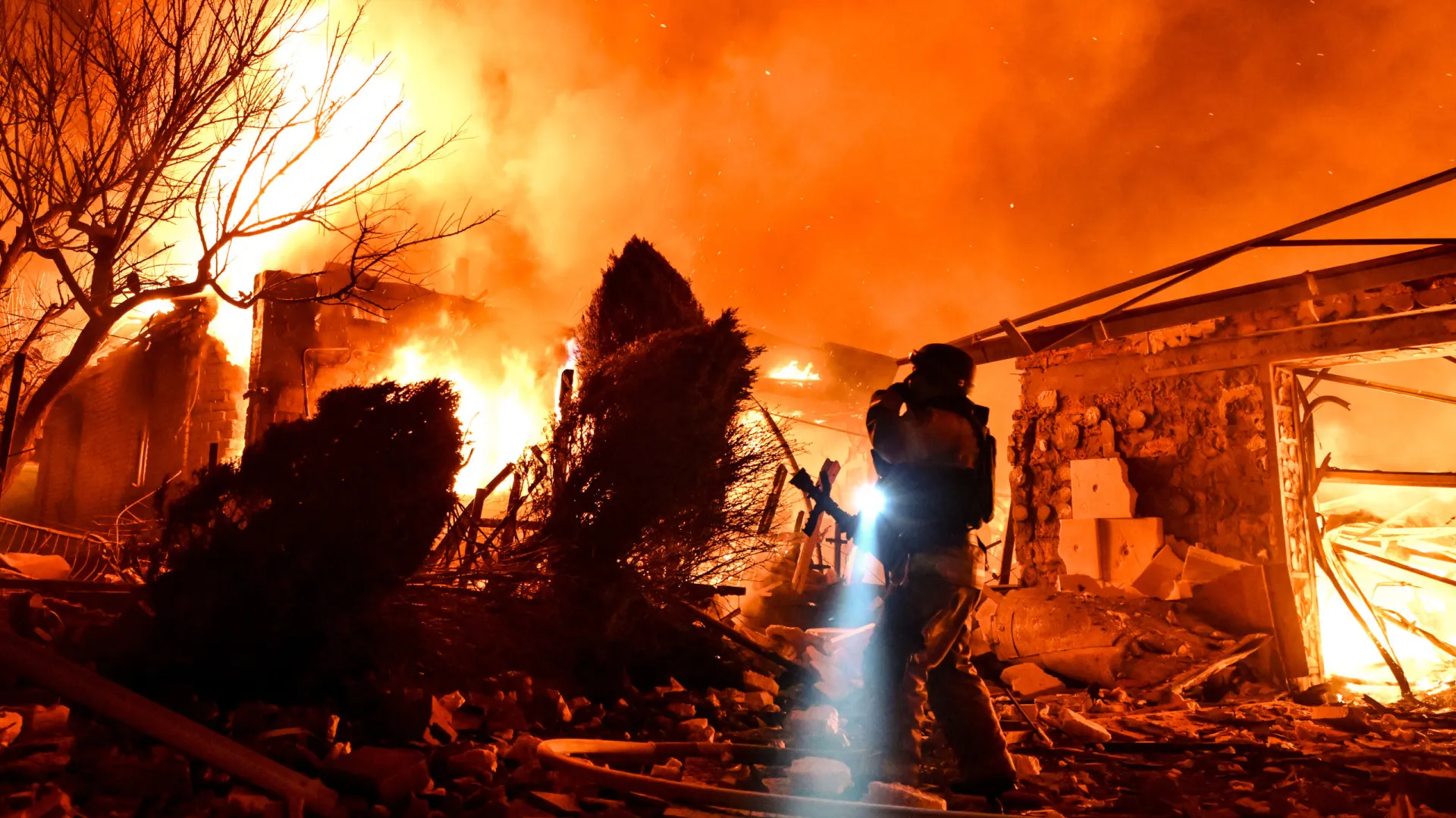 
                    Ataques entre Rússia e Ucrânia danificam infraestruturas e fazem vítimas
                