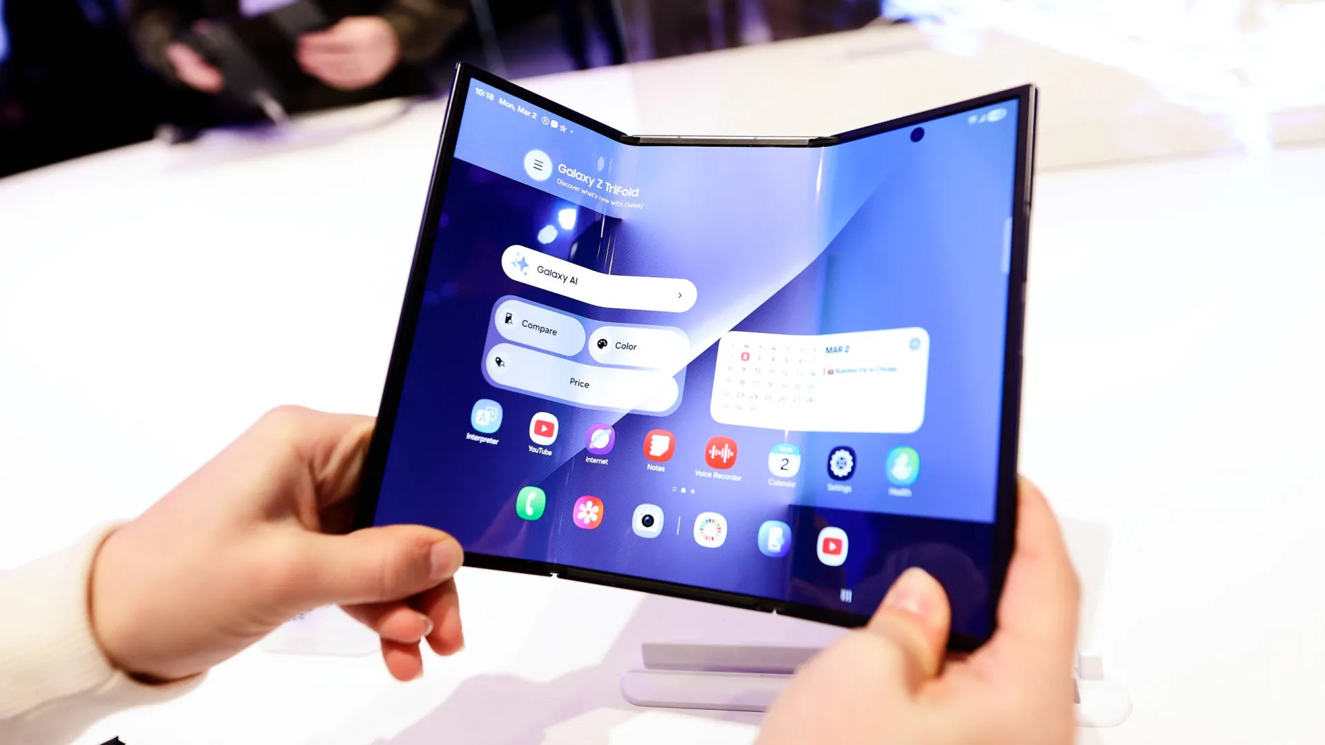 Três meses após lançamento, dobrável triplo da Samsung será descontinuado